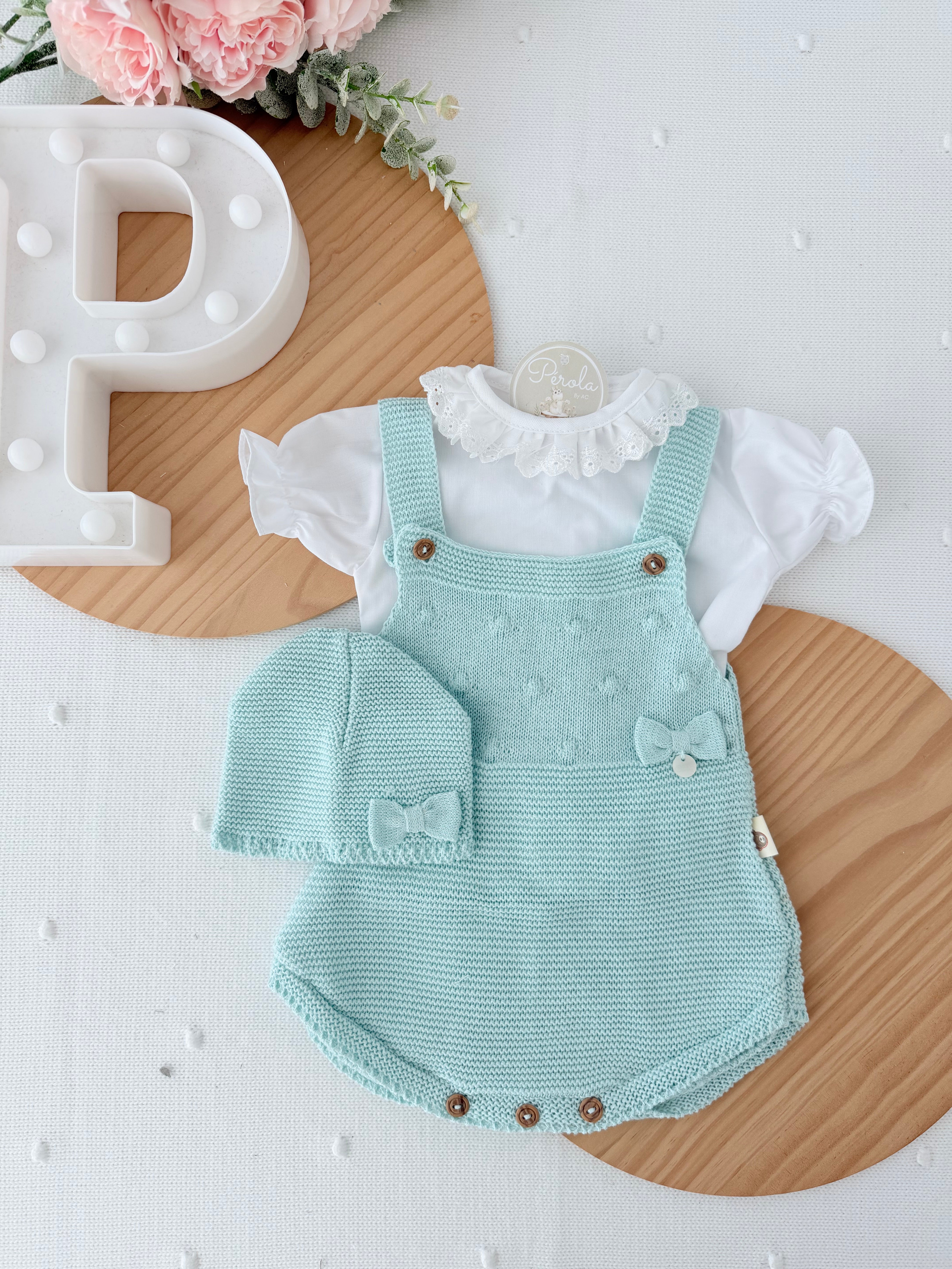 Fofo, blusa gola rendonda e gorro