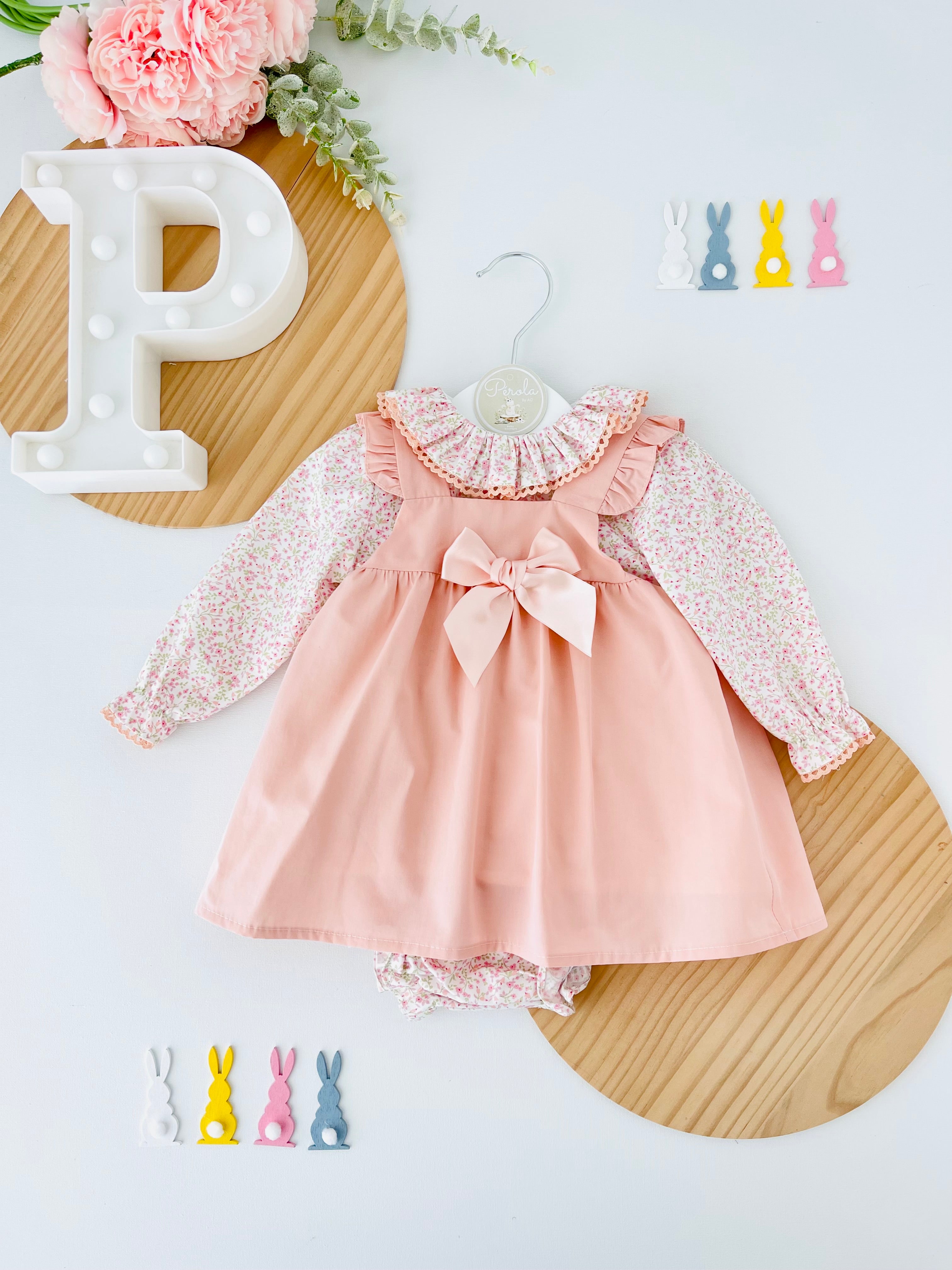 Conjunto Floral de 3 peças: vestido, blusa e tapa fraldas