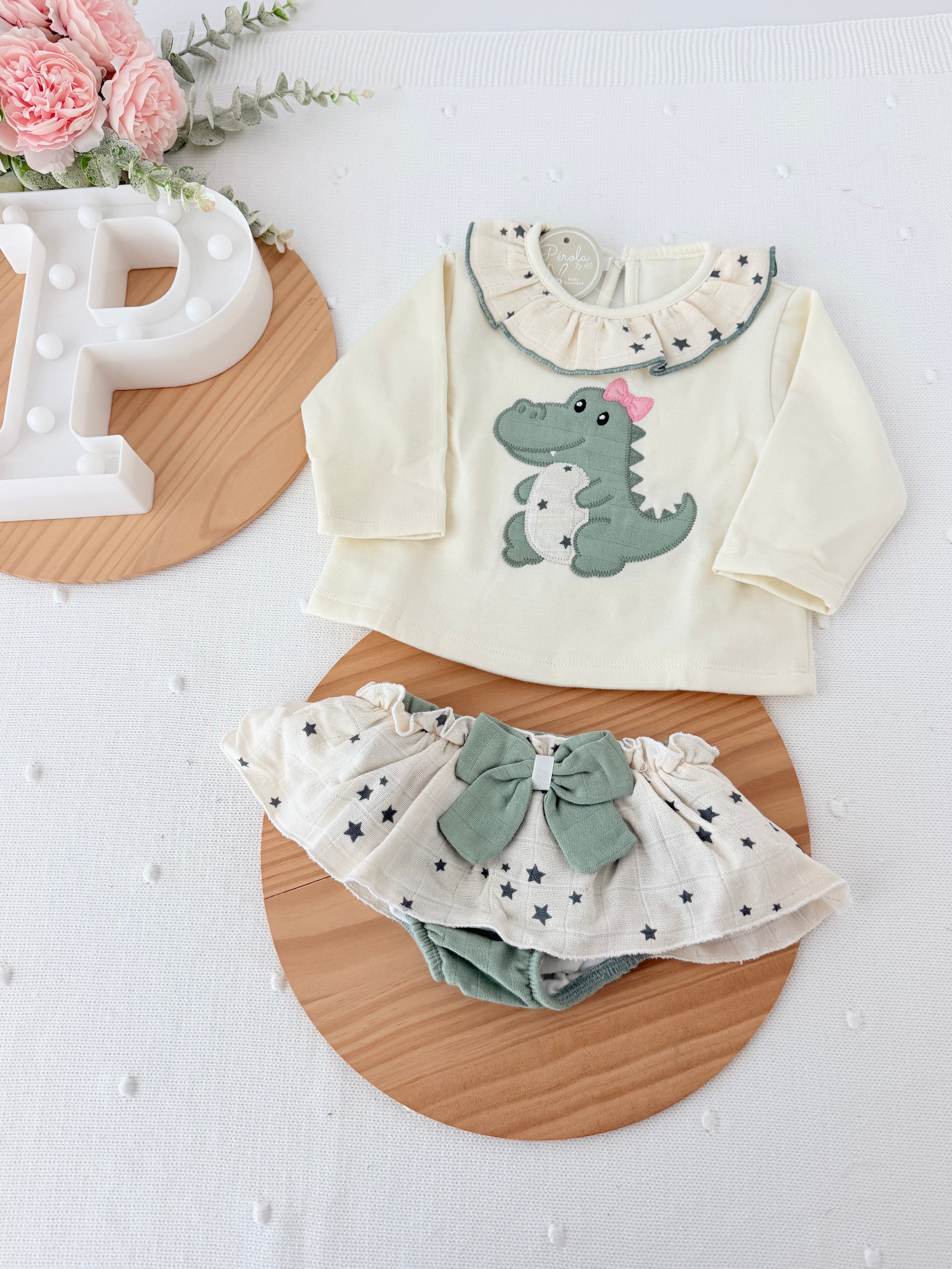 Conjunto dinossauro menina: camisola com capuz e calções