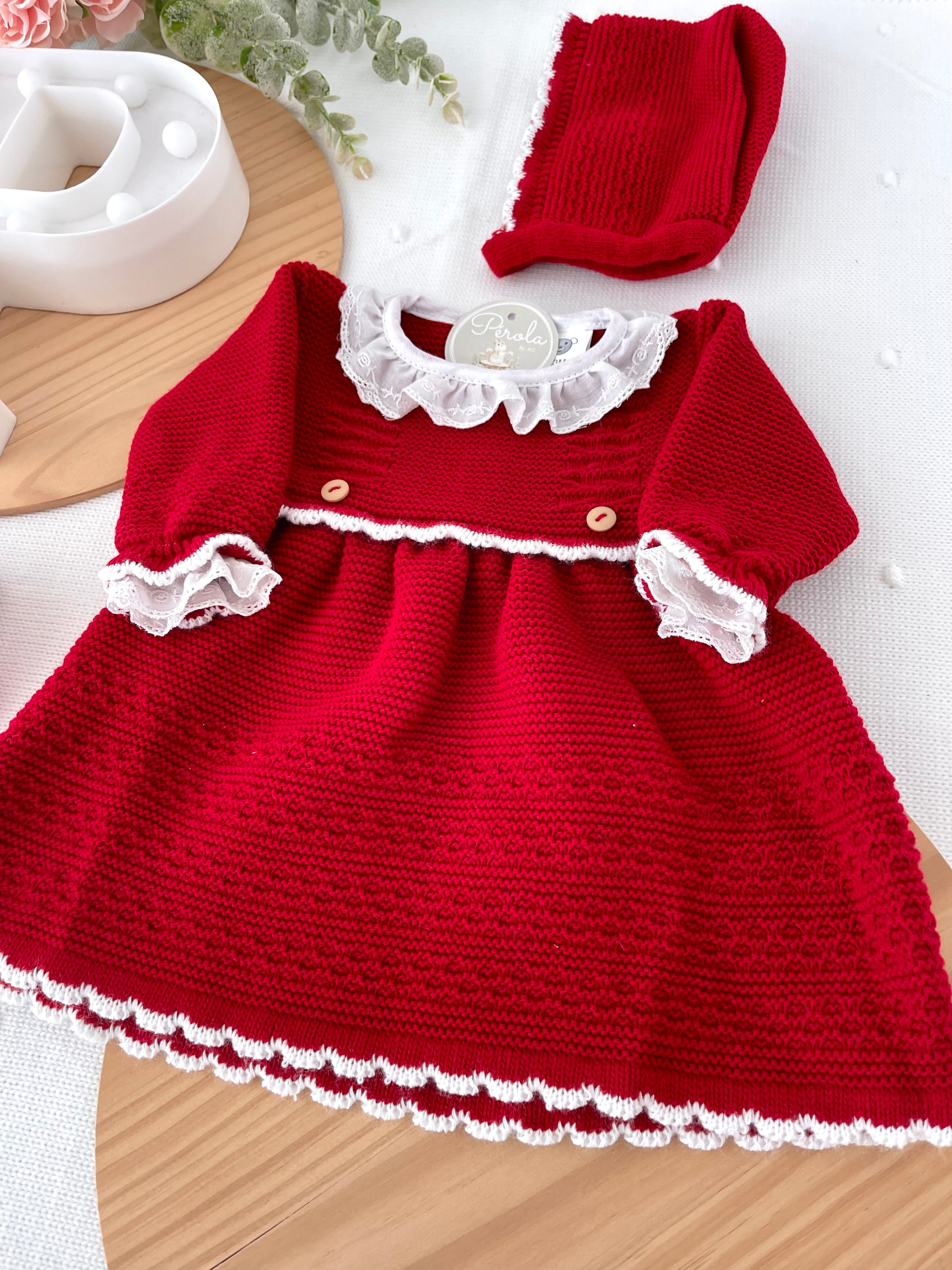 Conjunto em Malha Vermelha com Touca e Sapatinhos