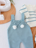 Conjunto risquinhas verde : jardineiras, camisola e gorro