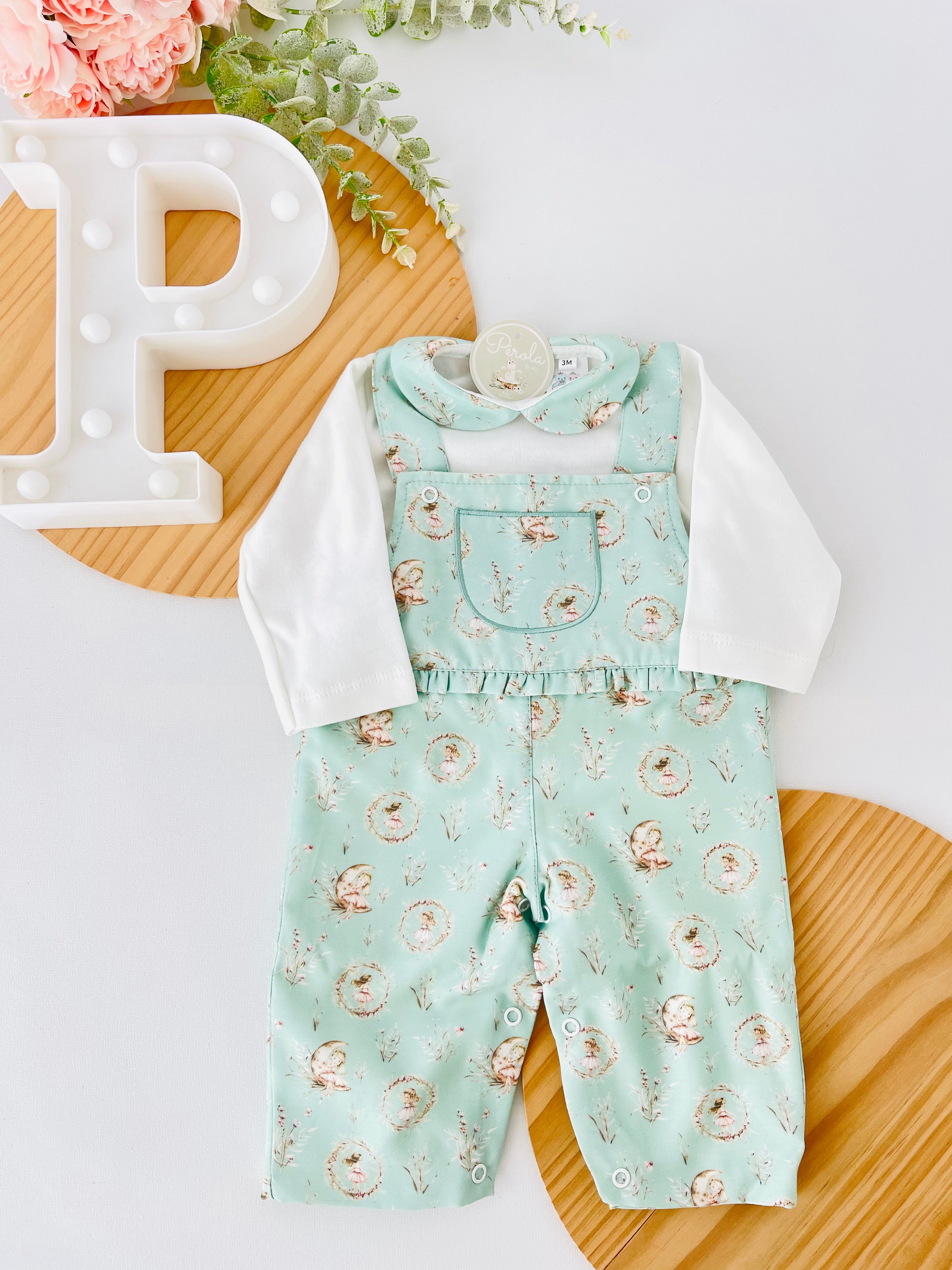 Conjunto fadas verde : jardineiras e camisola com carda