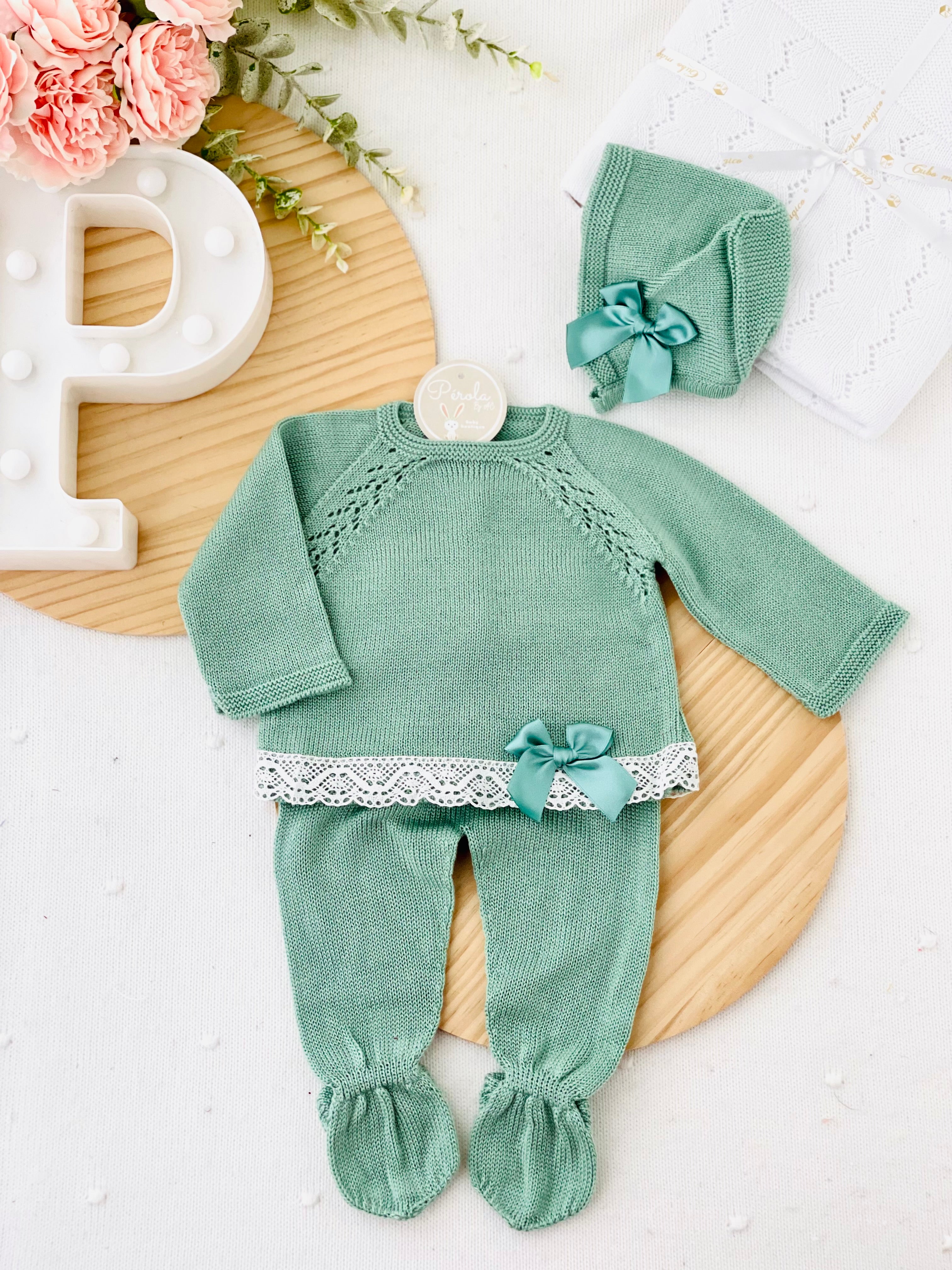 Conjunto malha verde: touca, camisola e calças