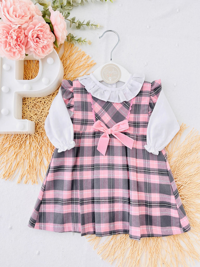 Vestido e blusa rosa com laço em veludo
