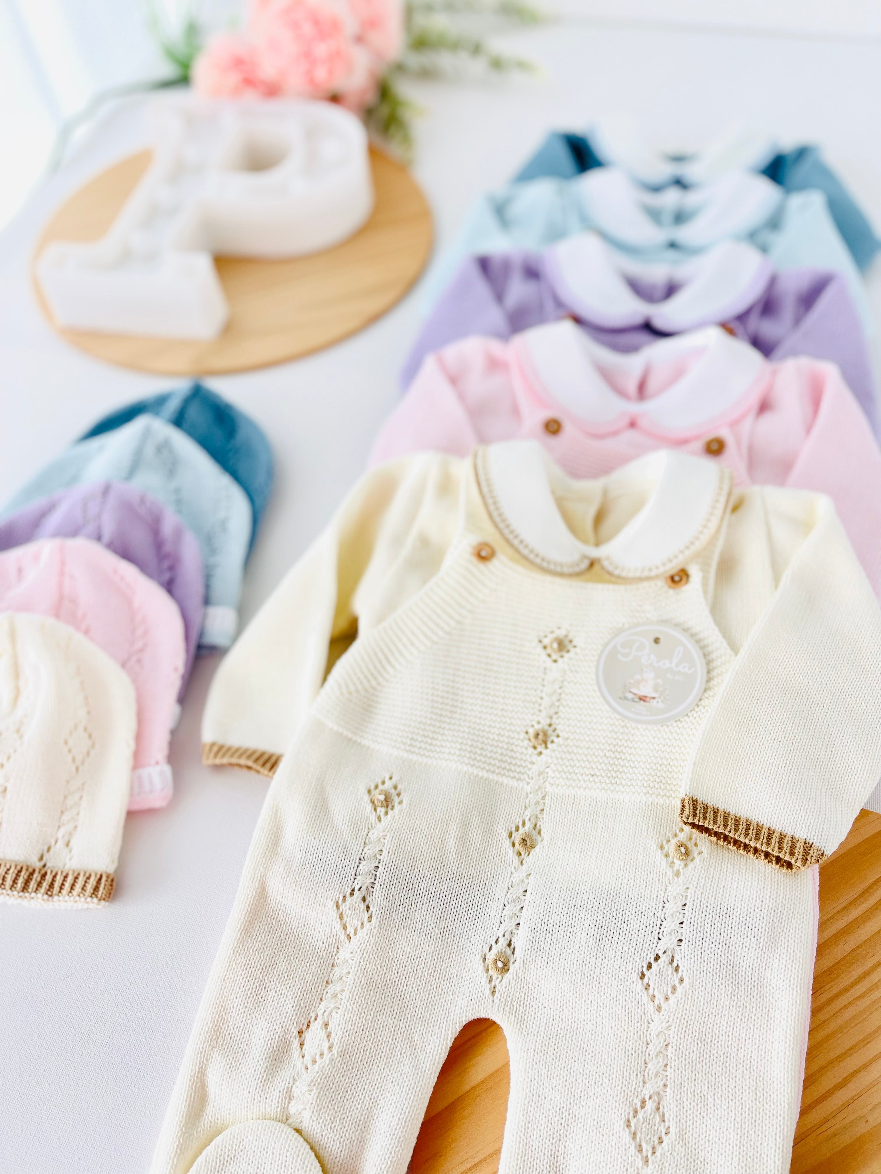 Saída de maternidade algodão doce: jardineiras, camisola e gorro - 100% algodão