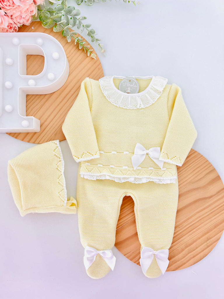 Conjunto rendinha amarelo: camisola, calças e touca