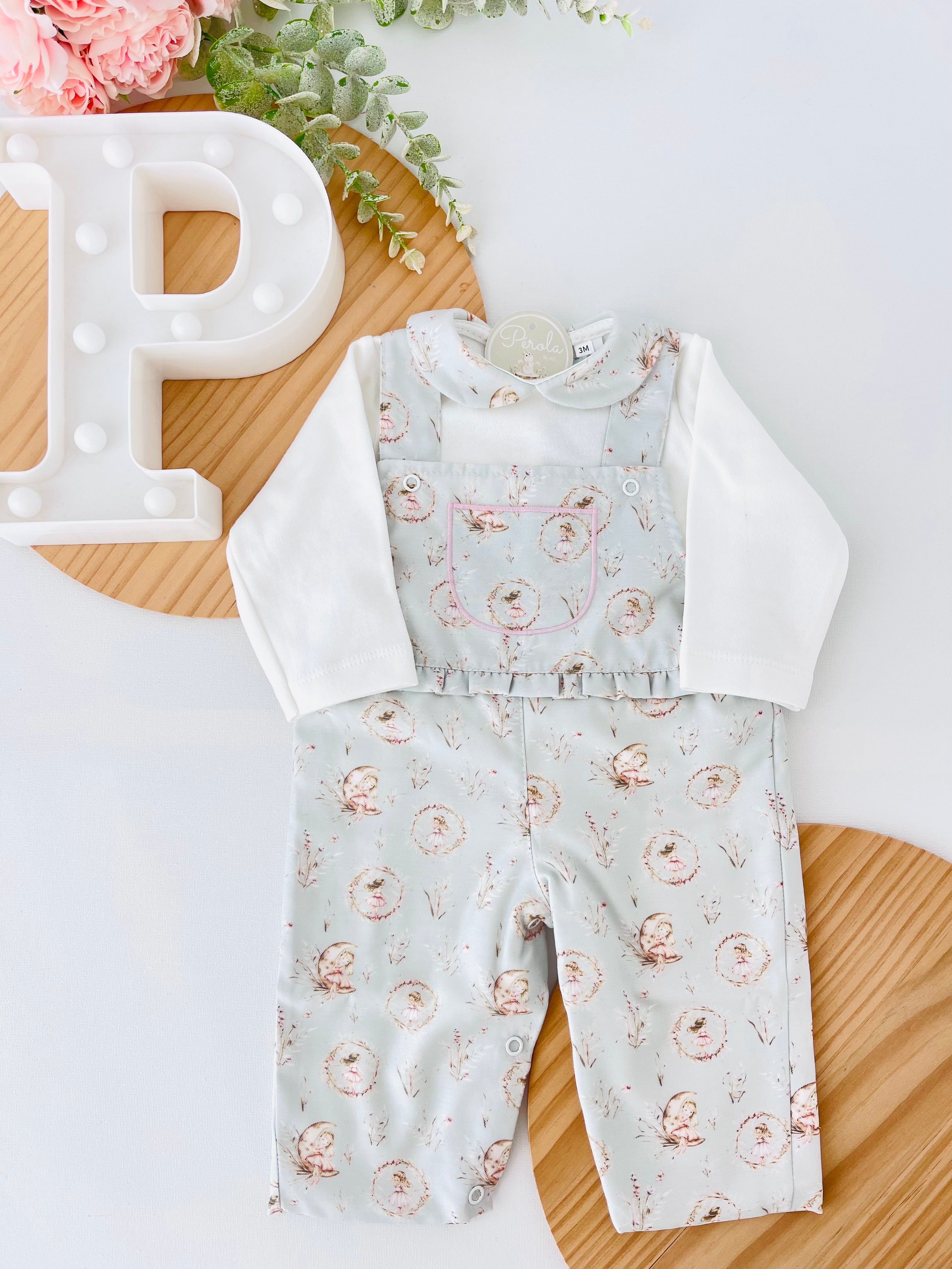 Conjunto fadas cinzento: jardineiras e camisola com carda