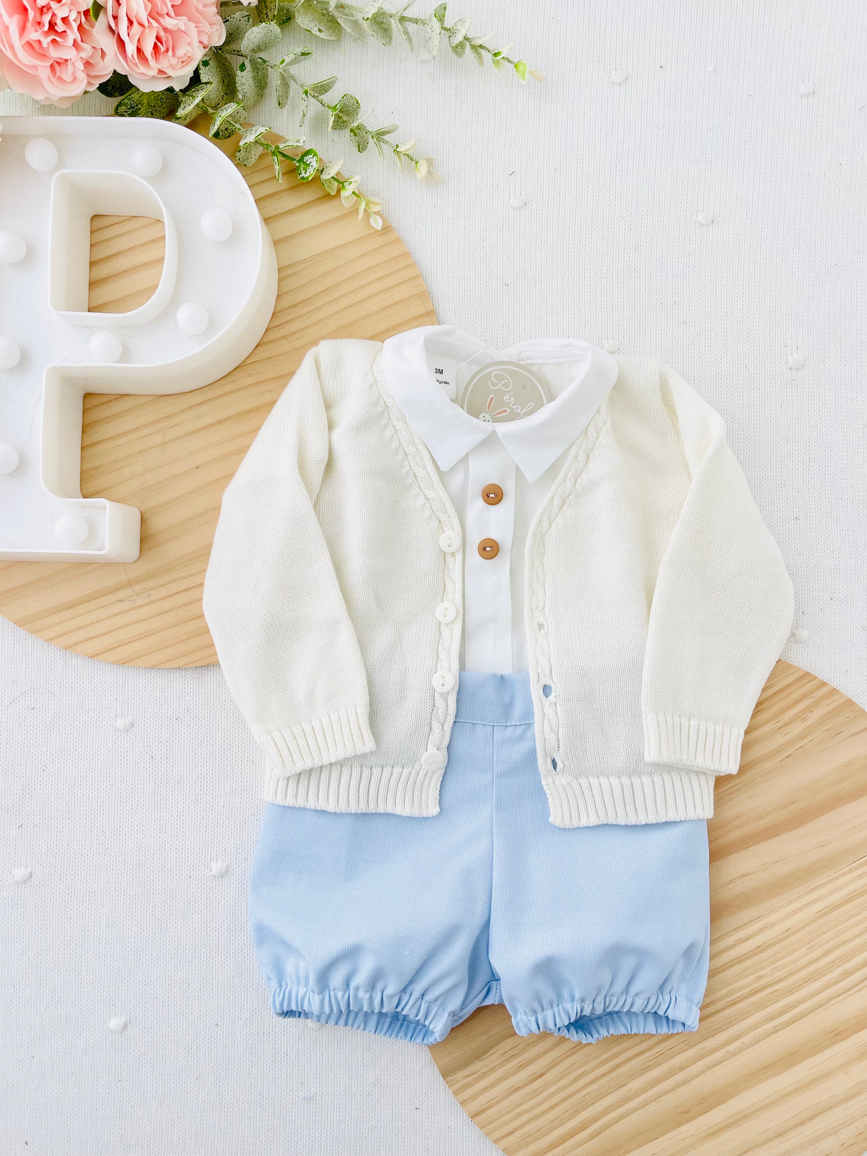 Conjunto: calções e camisa