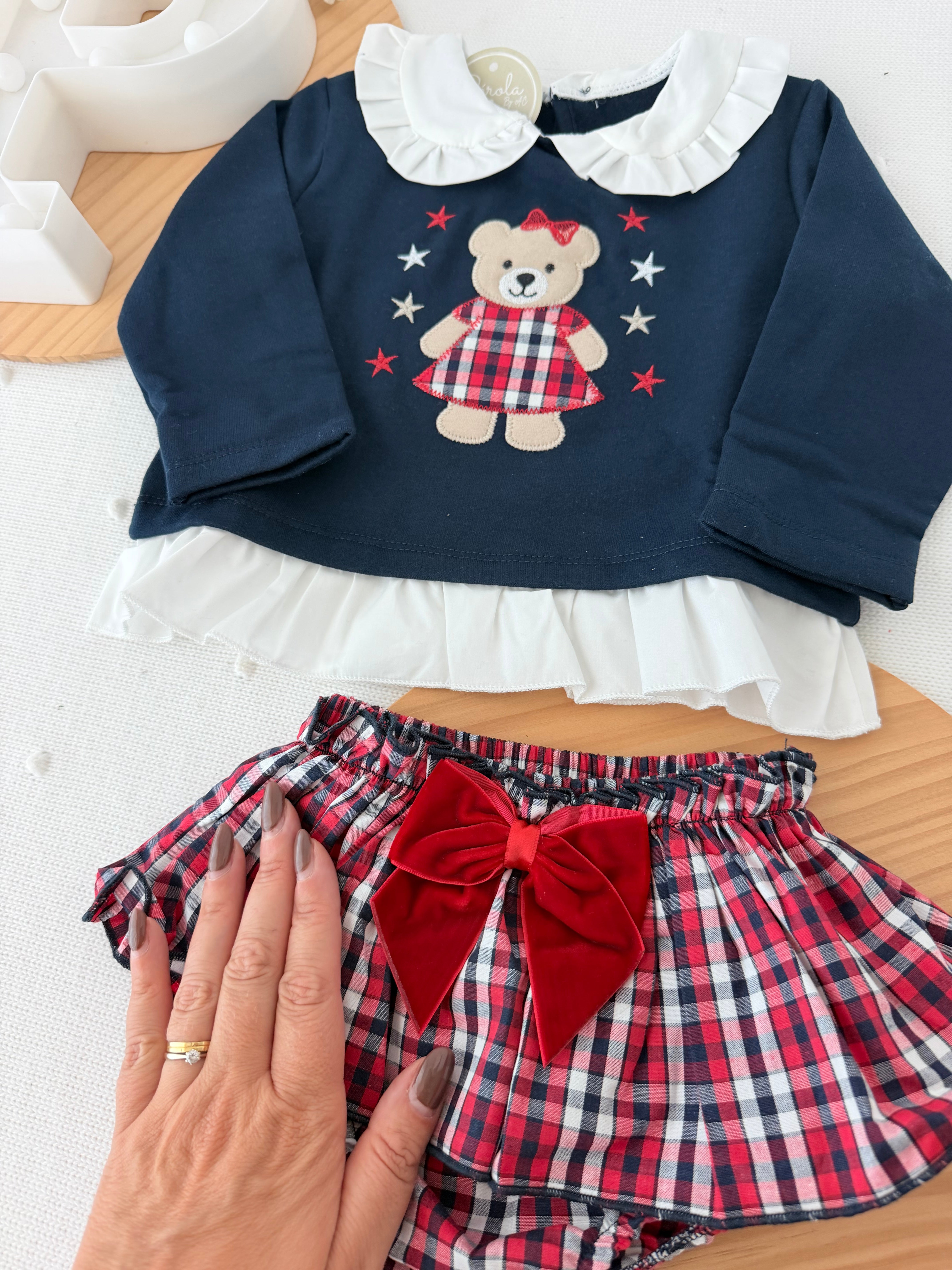 Conjunto ursinho xadrez:  camisola e saia/tapa fraldas