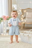 Conjunto cerimónia para menino: calções, camisa e laço