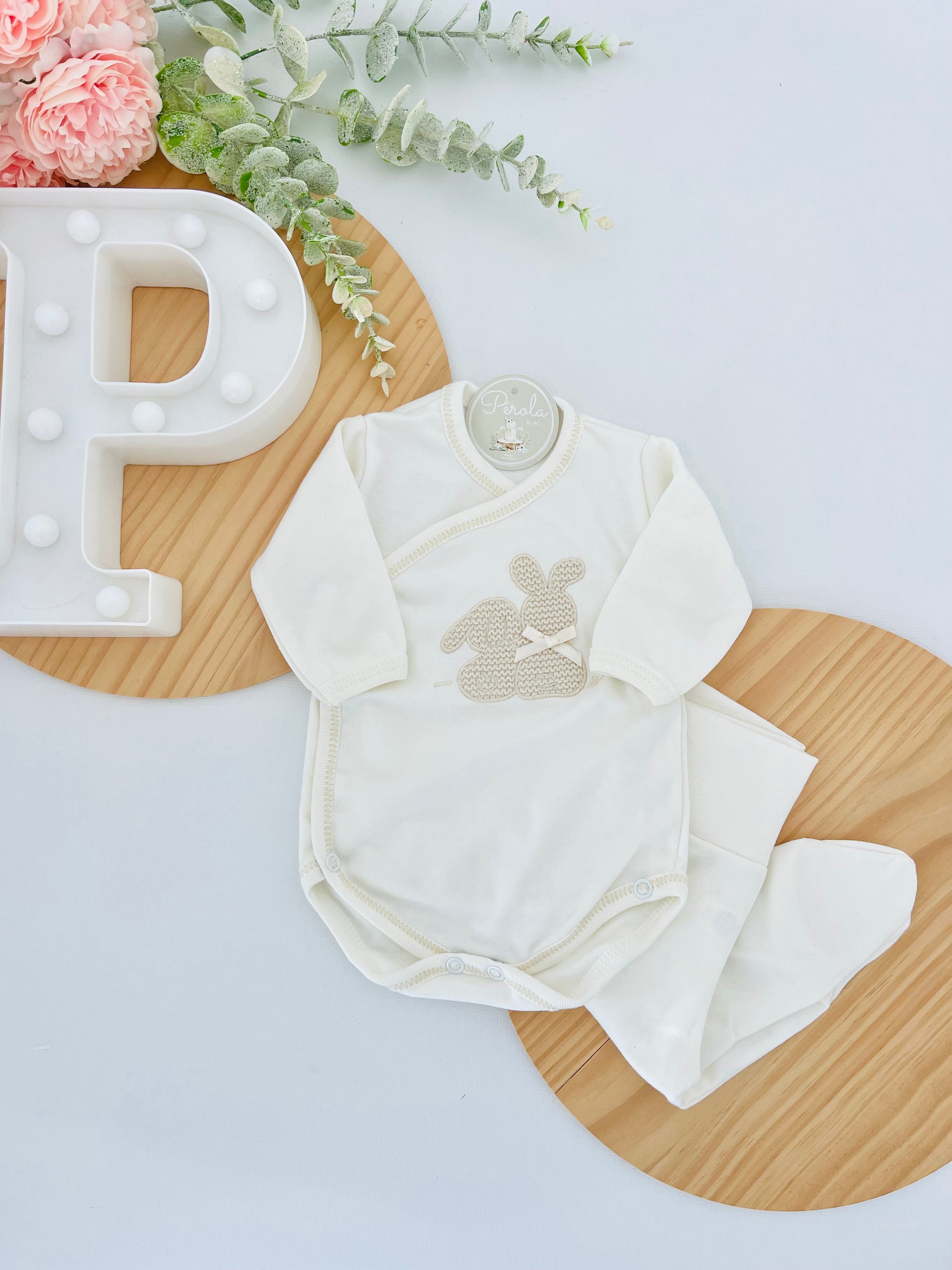 Conjunto interiores tema coelhinhos: Body e calças