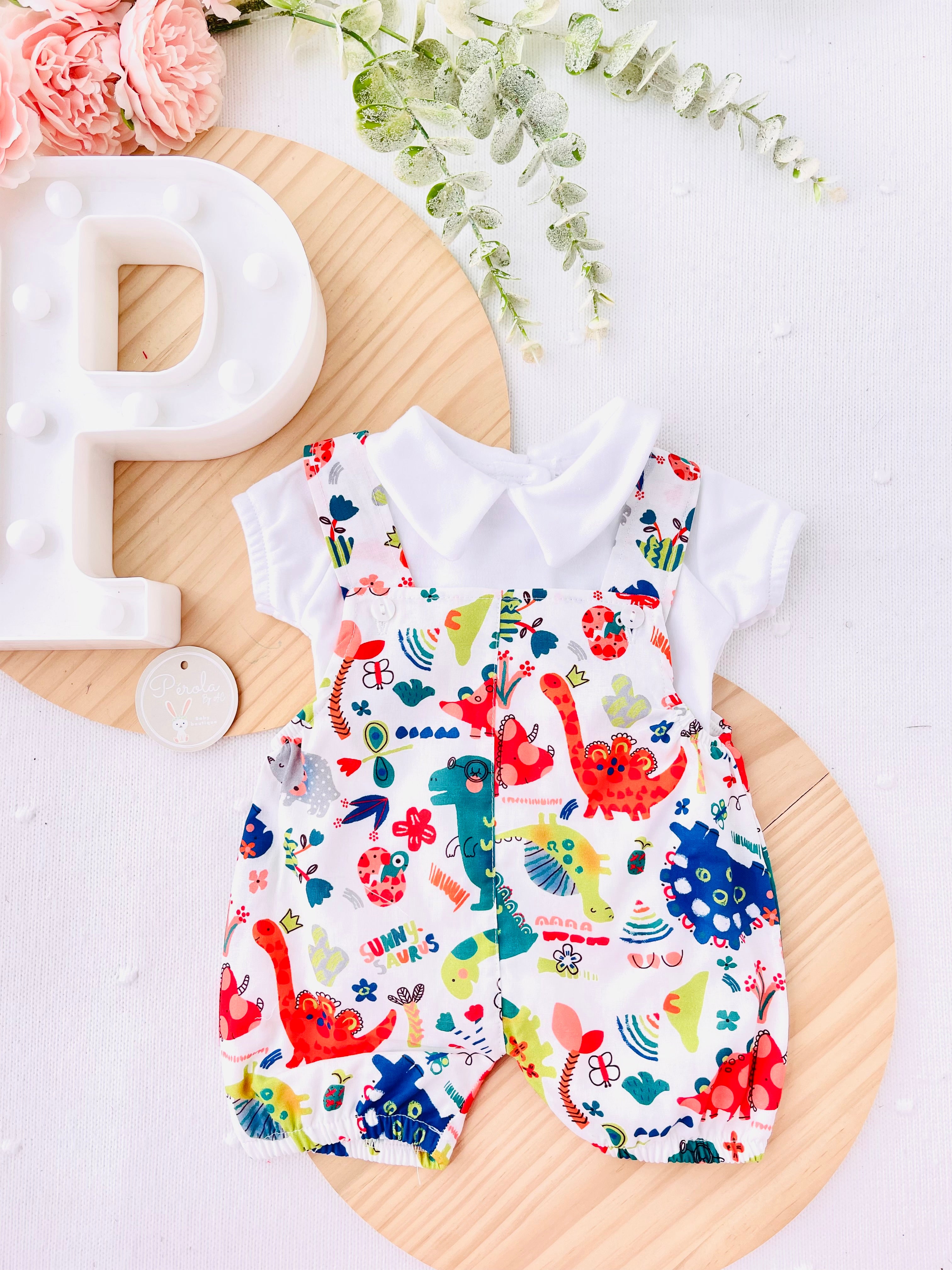 Conjunto Dinossauros : jardineiras e camisola