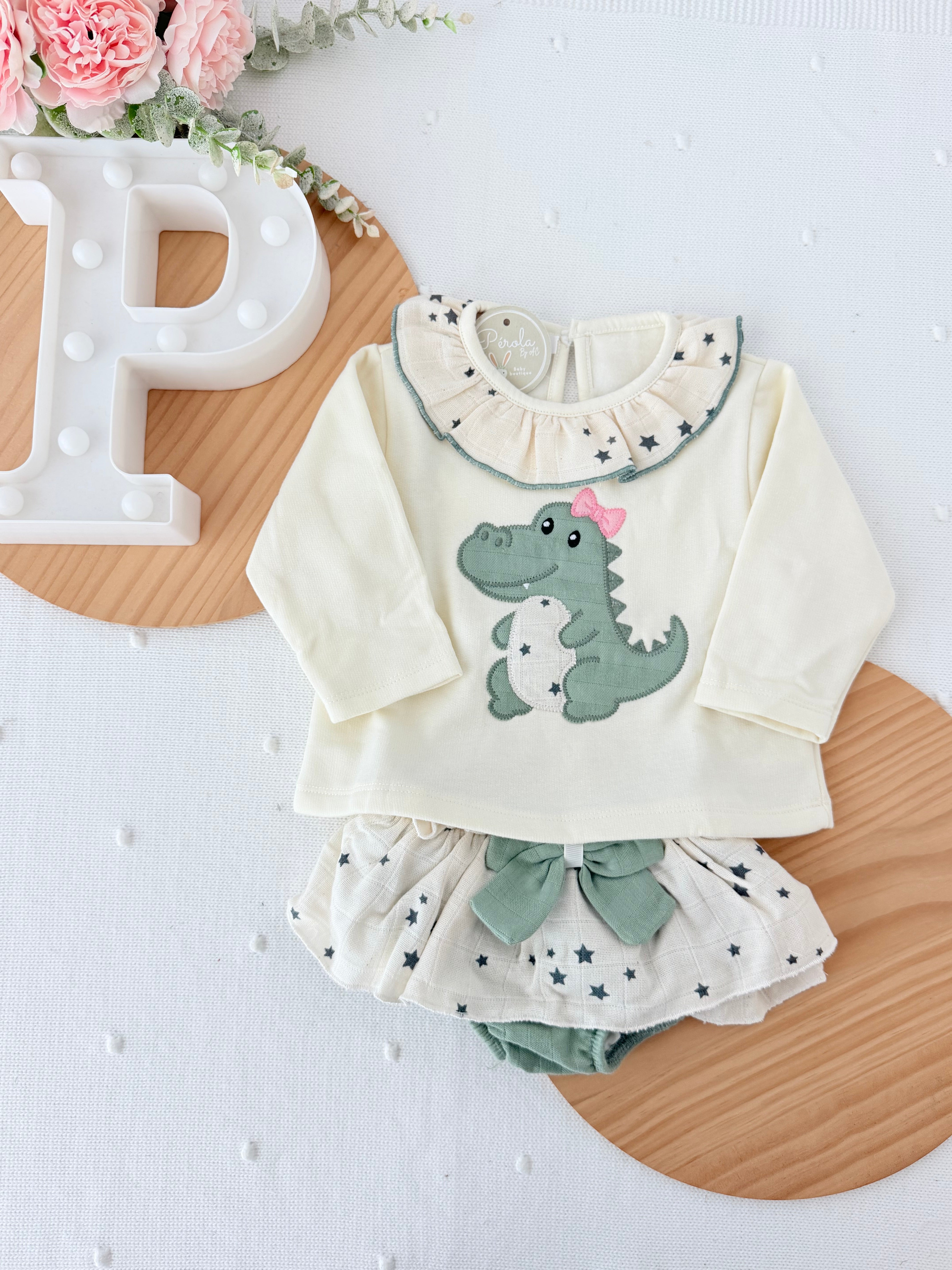Conjunto dinossauro menina: camisola com capuz e calções