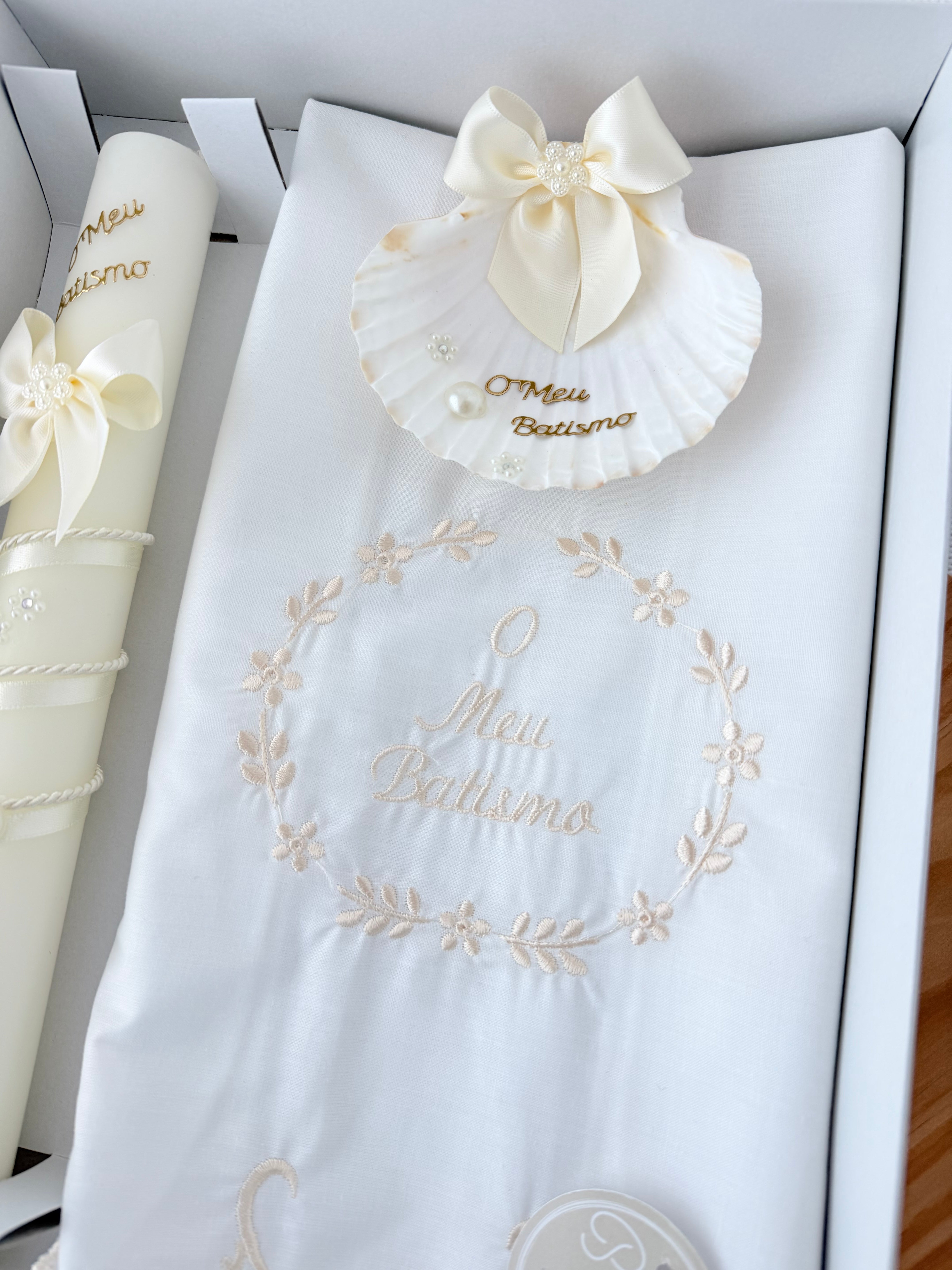 Conjunto para Batizado: vela, toalha e concha Batizado - Ramos