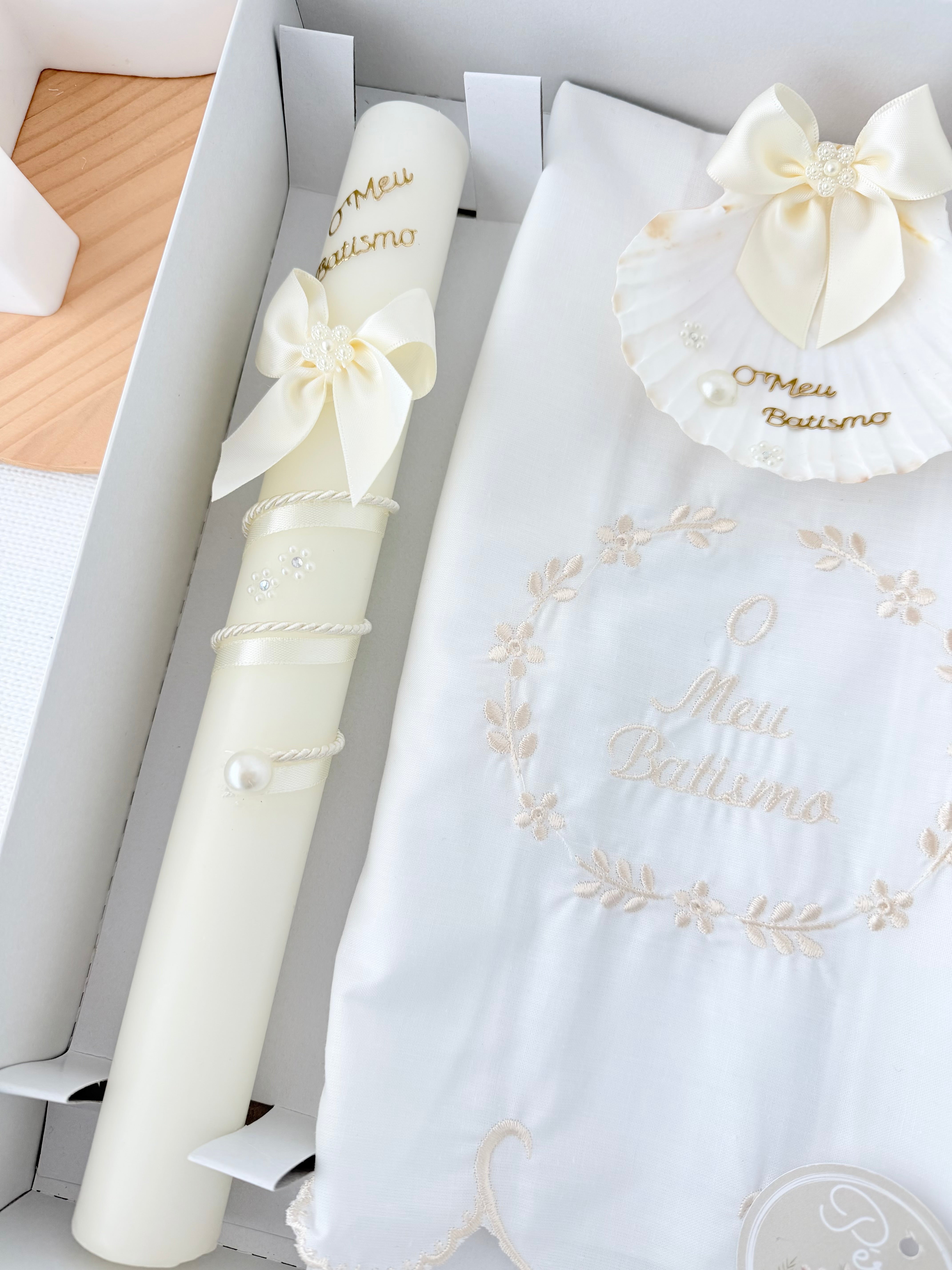 Conjunto para Batizado: vela, toalha e concha Batizado - Ramos