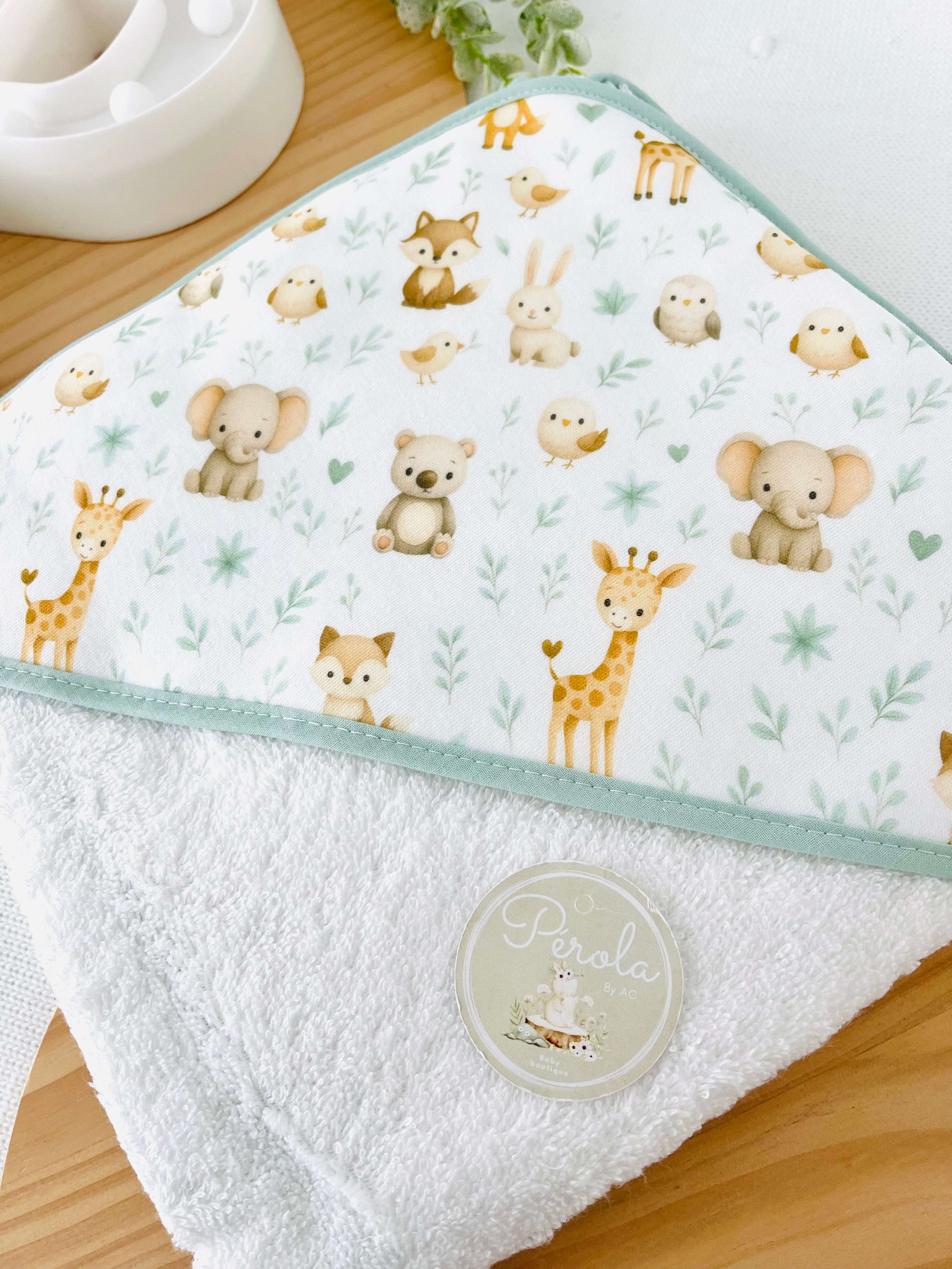 Toalha de banho tema animais amorosos