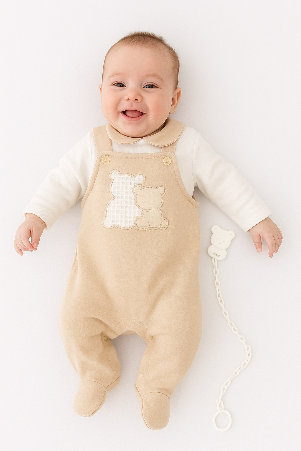 Conjunto ursinhos veludo: jardineiras, camisola e prende chupetas