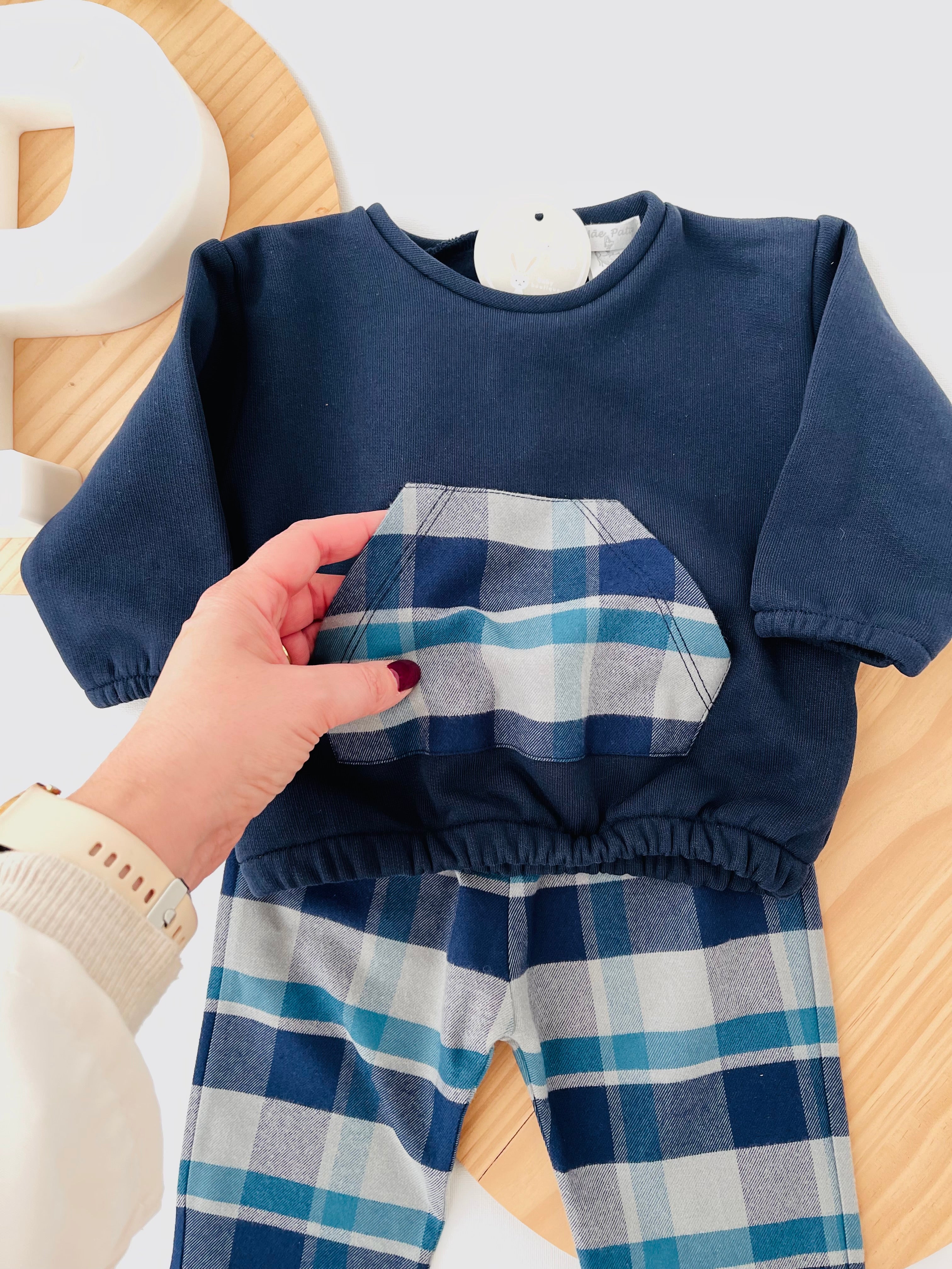 Conjunto camisola e calças