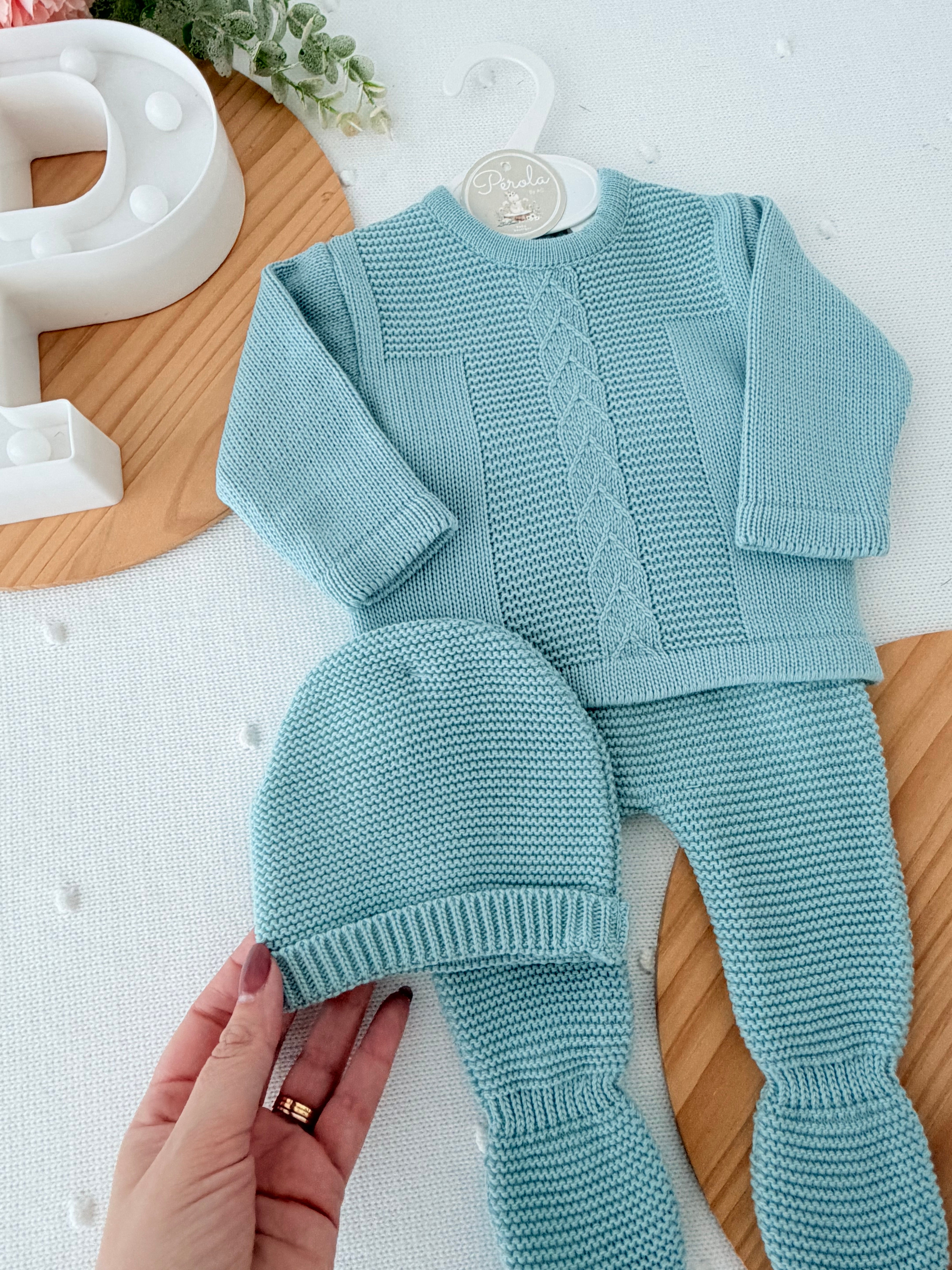 Conjunto tricot sonho : calças, camisola e gorro