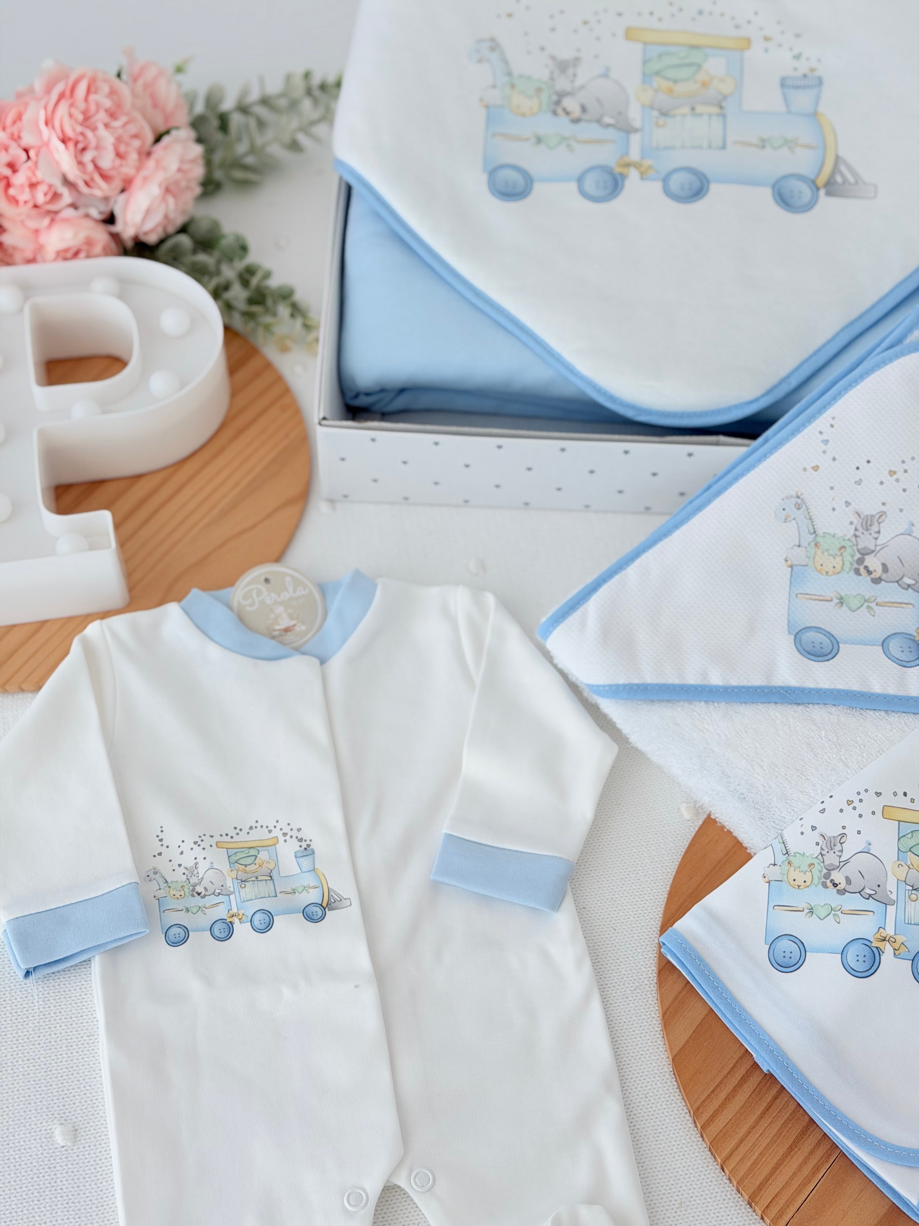 Conjunto enxoval menino- tema comboio 4 peças