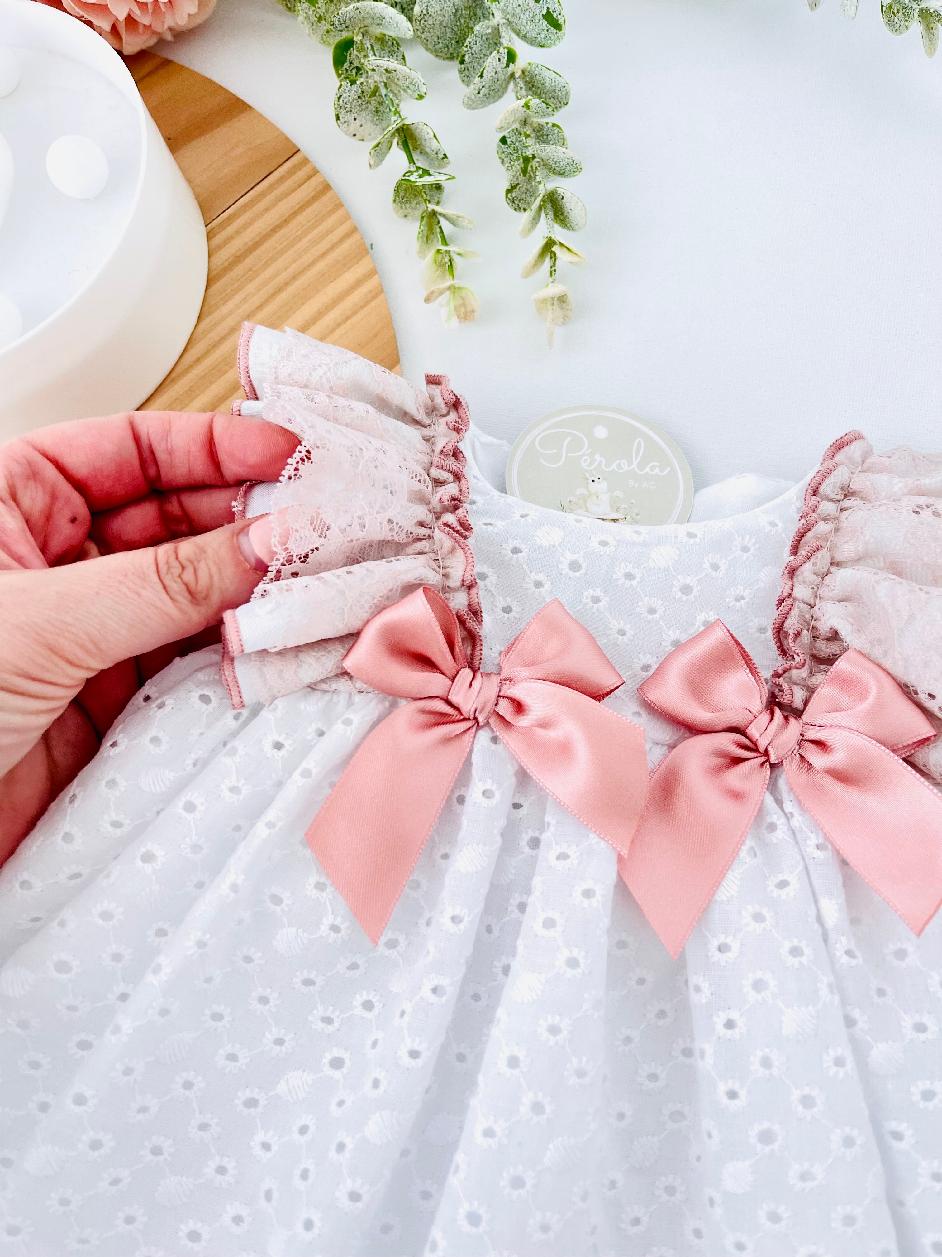 Conjunto cerimónia em Renda: vestido e tapa fraldas