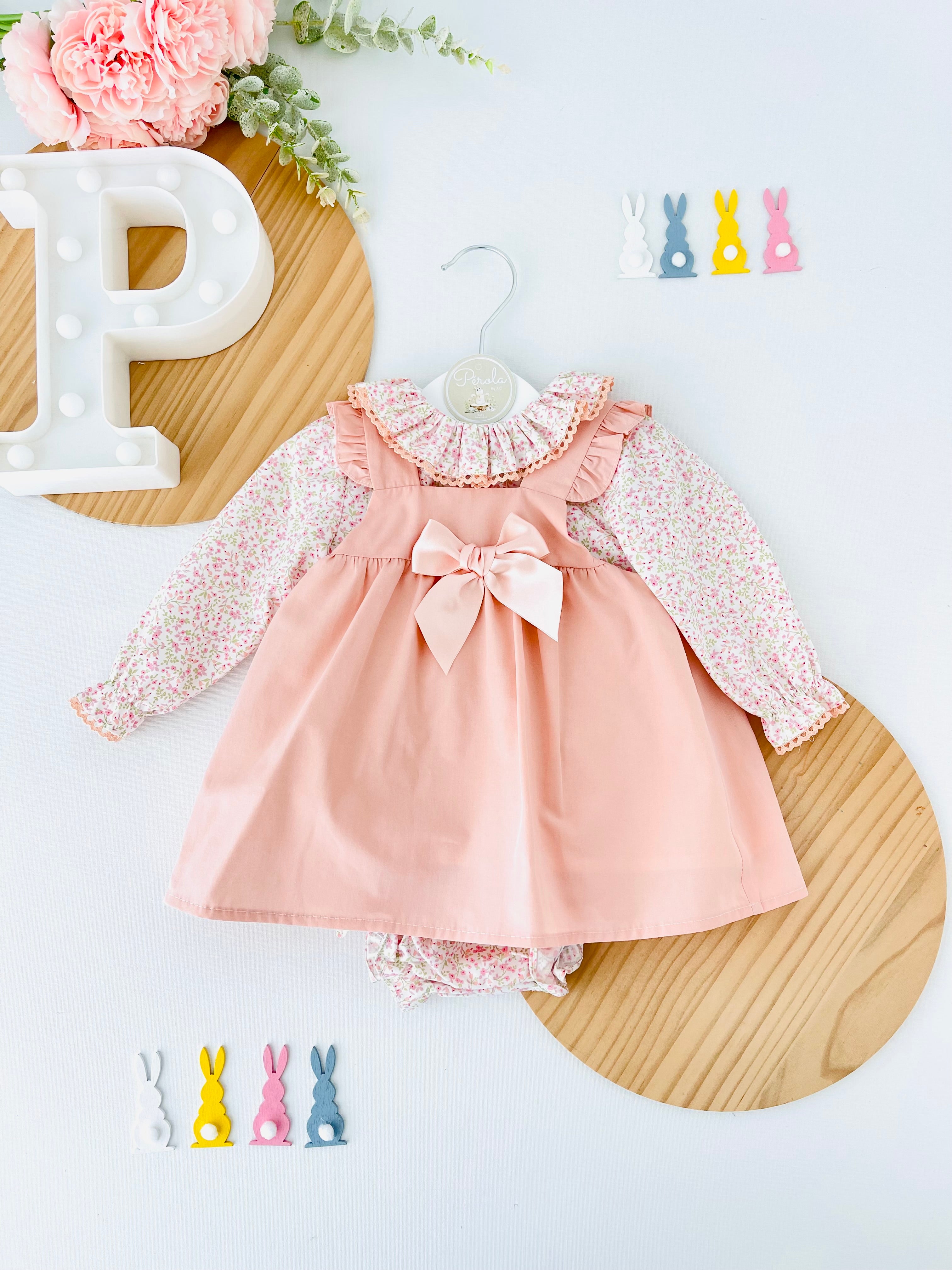 Conjunto Floral de 3 peças: vestido, blusa e tapa fraldas