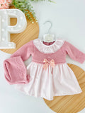 Vestido e touca rosa velho