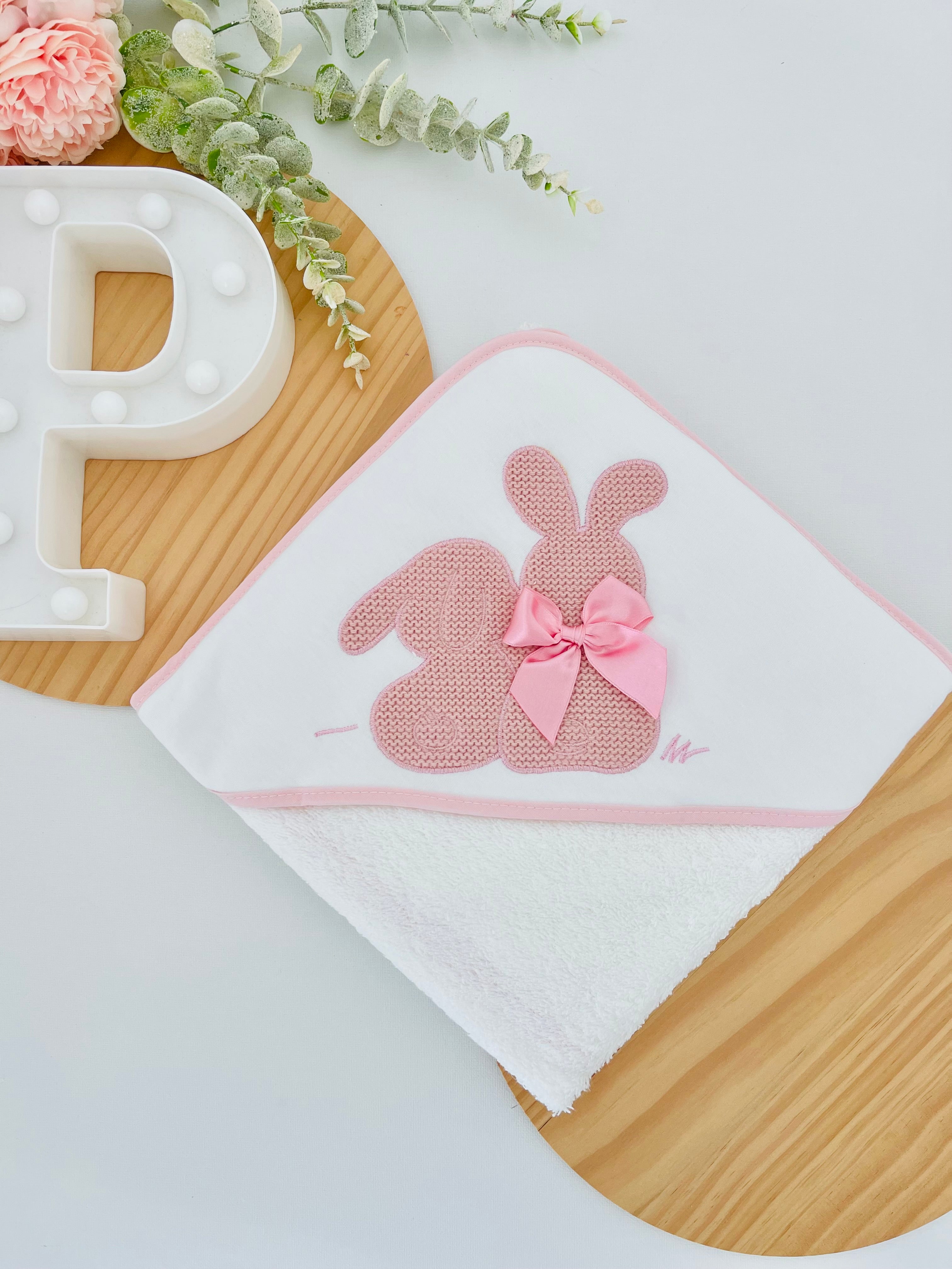 Toalha de banho tema coelhinhos