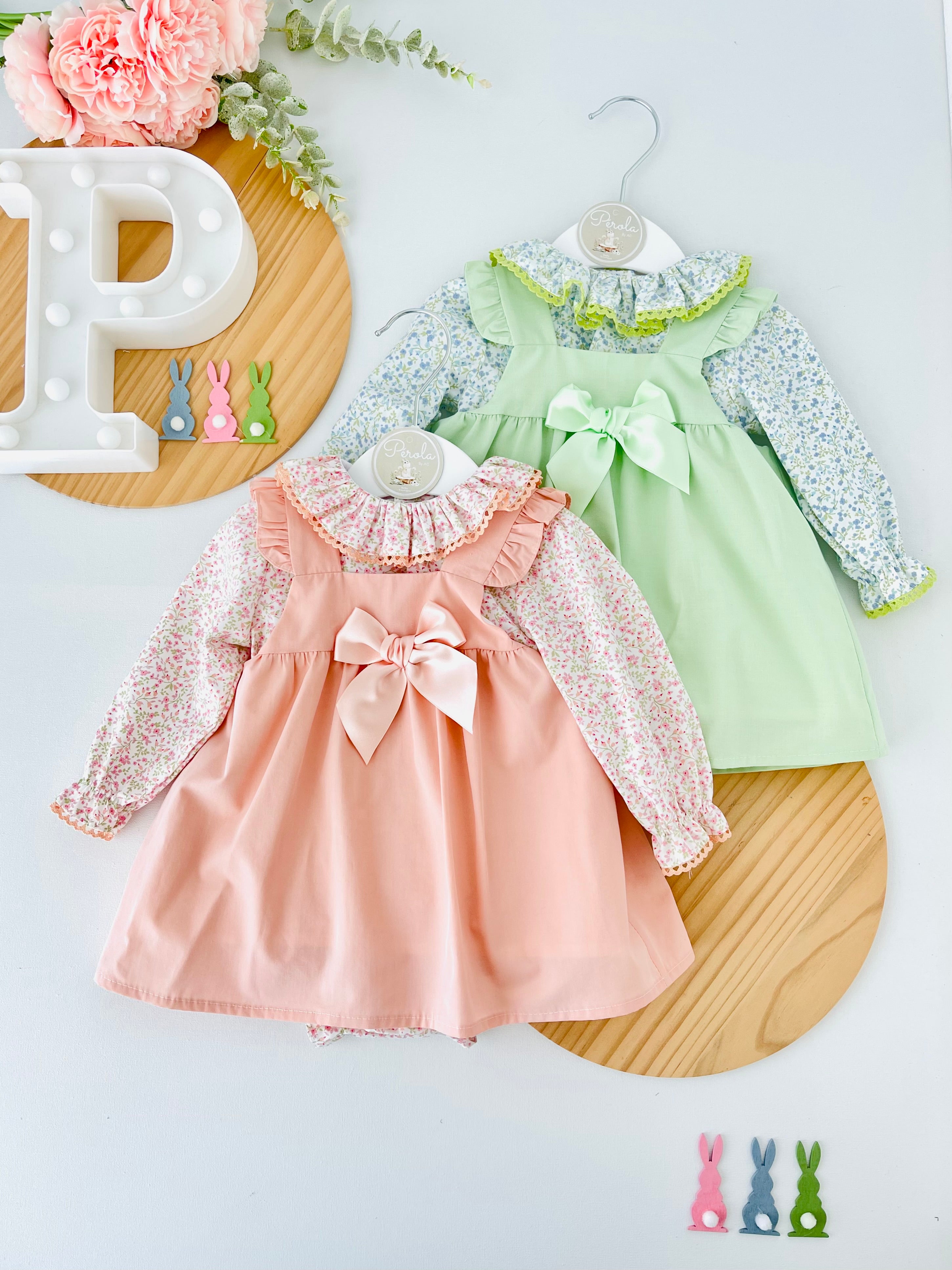 Conjunto Floral de 3 peças: vestido, blusa e tapa fraldas