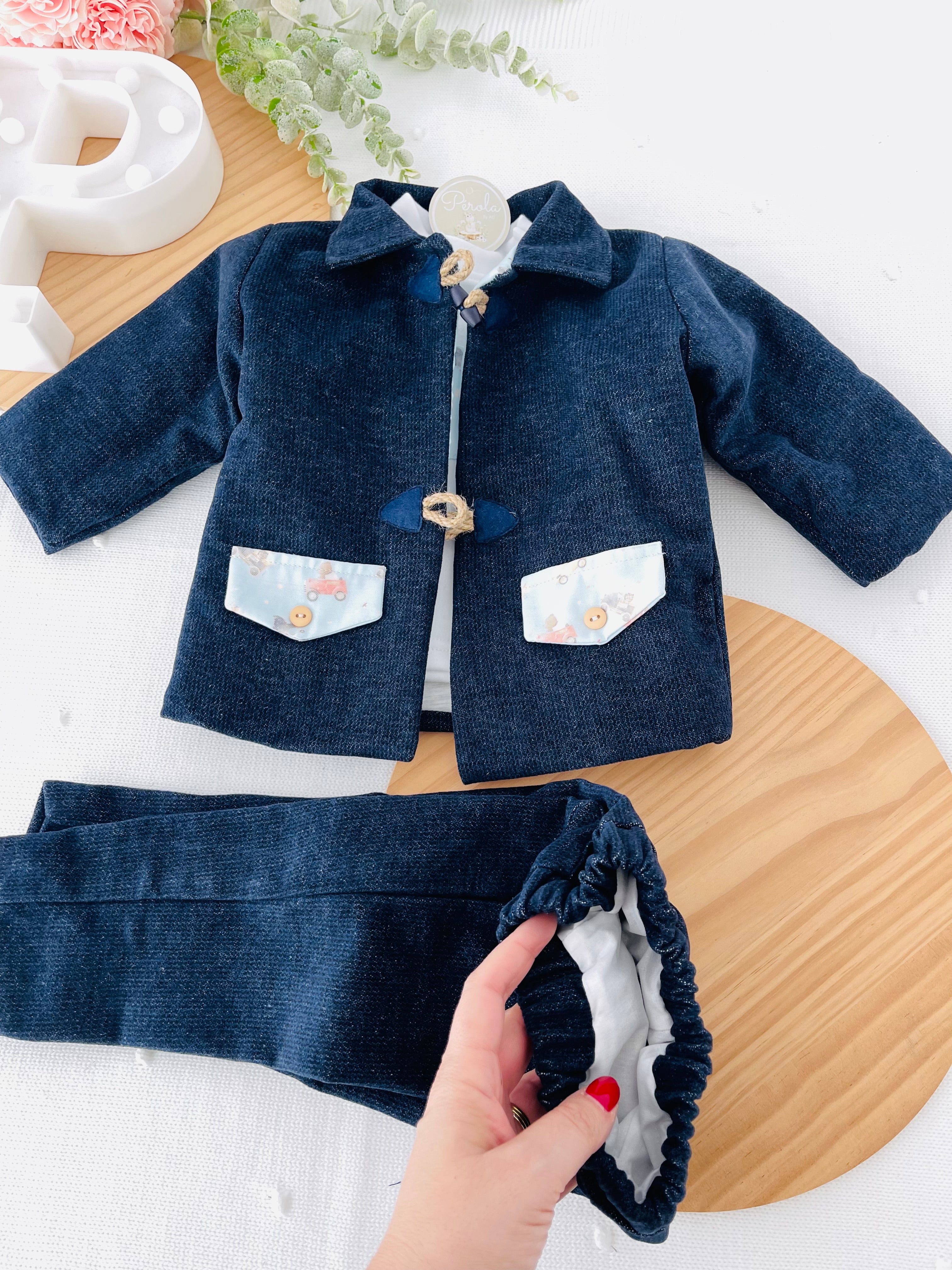 Conjunto menino 3 peças: casaco, calças e camisola