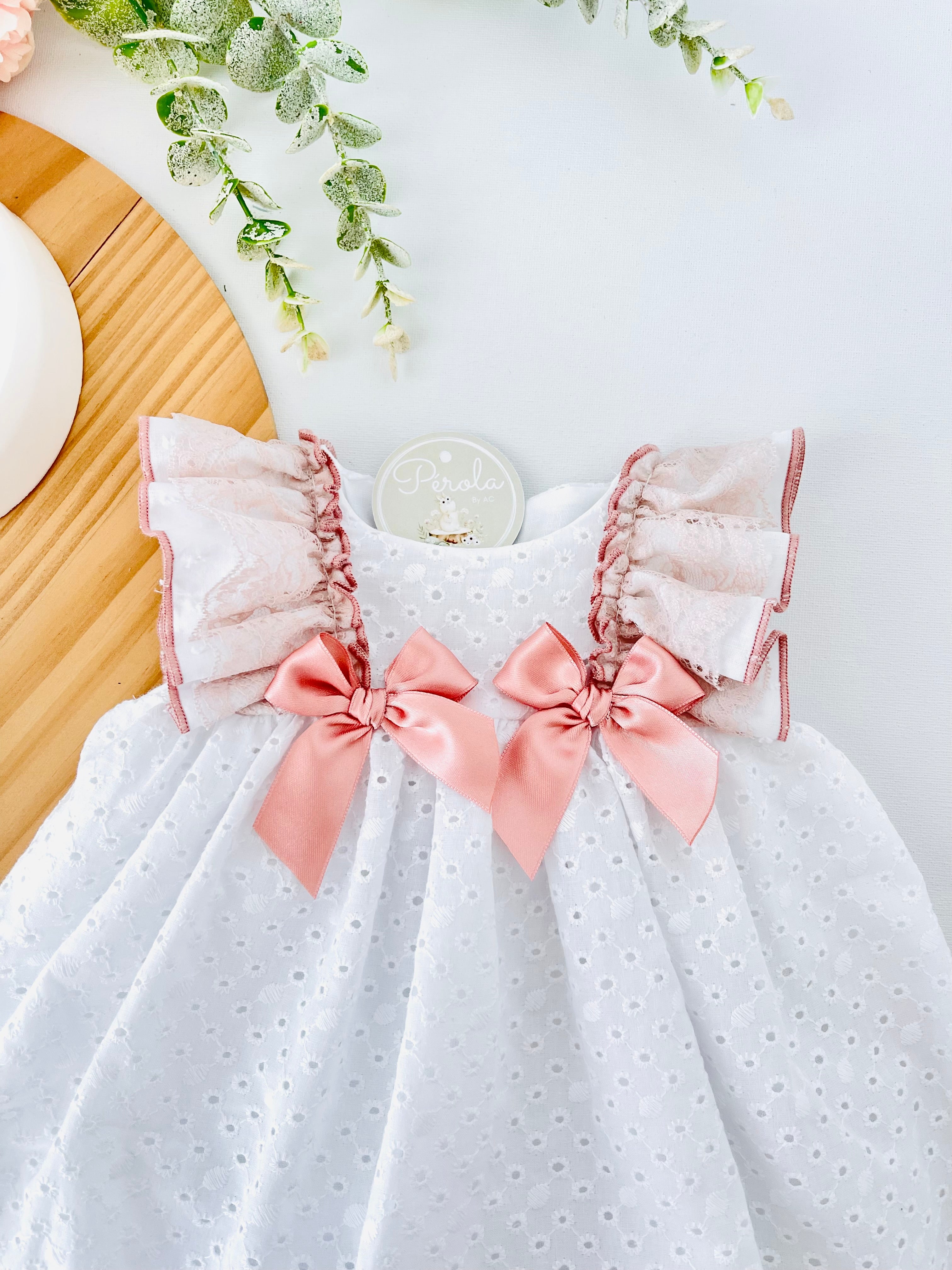 Conjunto cerimónia em Renda: vestido e tapa fraldas