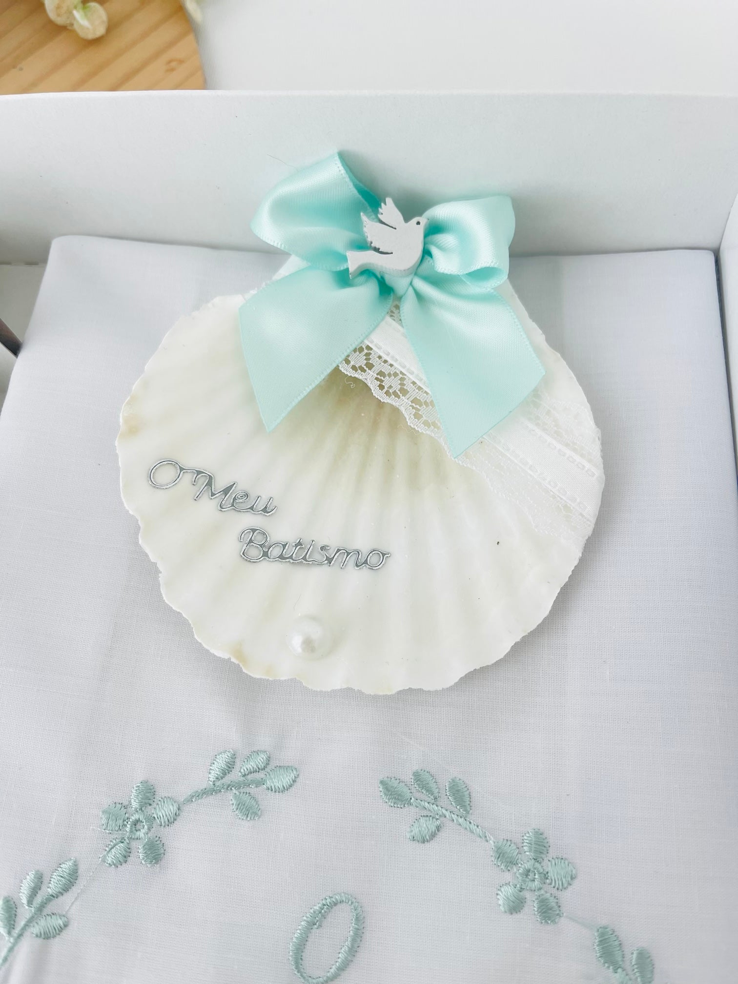 Conjunto para Batizado: vela, toalha e concha Batizado - Ramos