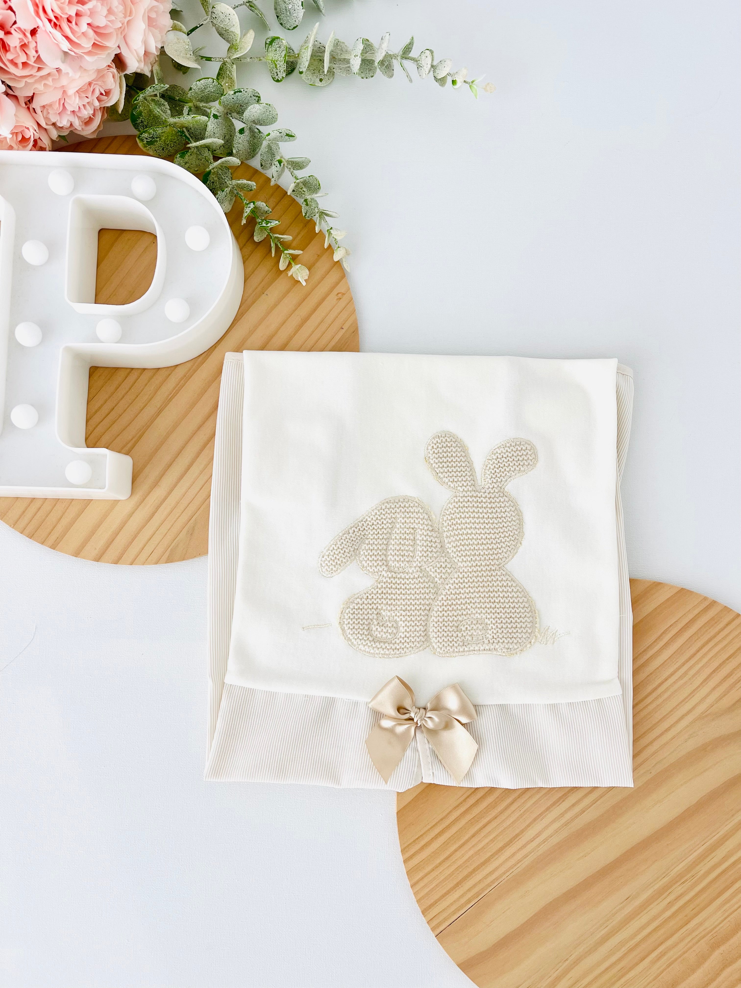 Tapa ovo com abertura tema coelhinhos