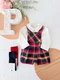 Conjunto encanto em xadrez: jardineiras e camisa
