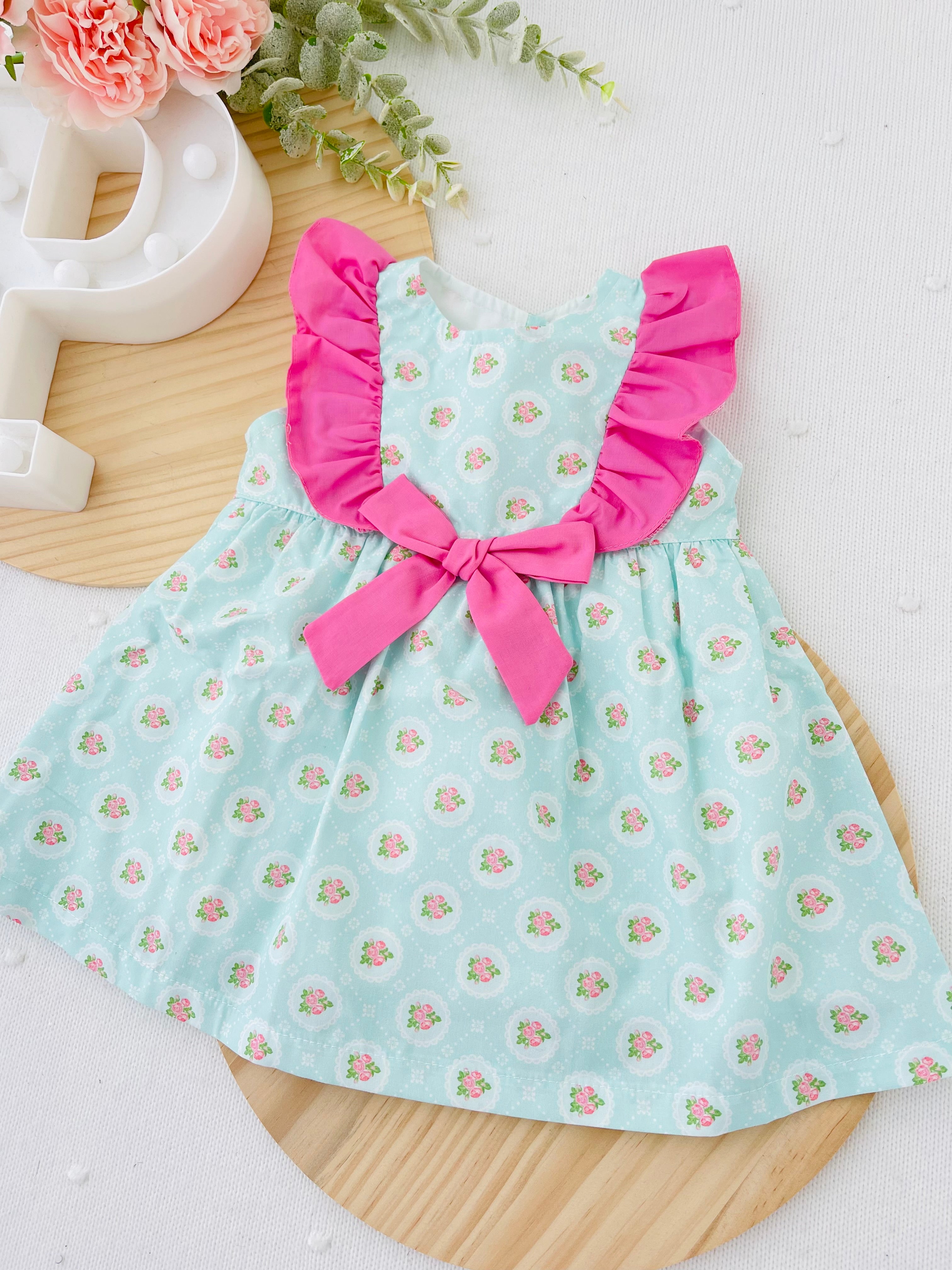 Vestido verde água com rosinhas