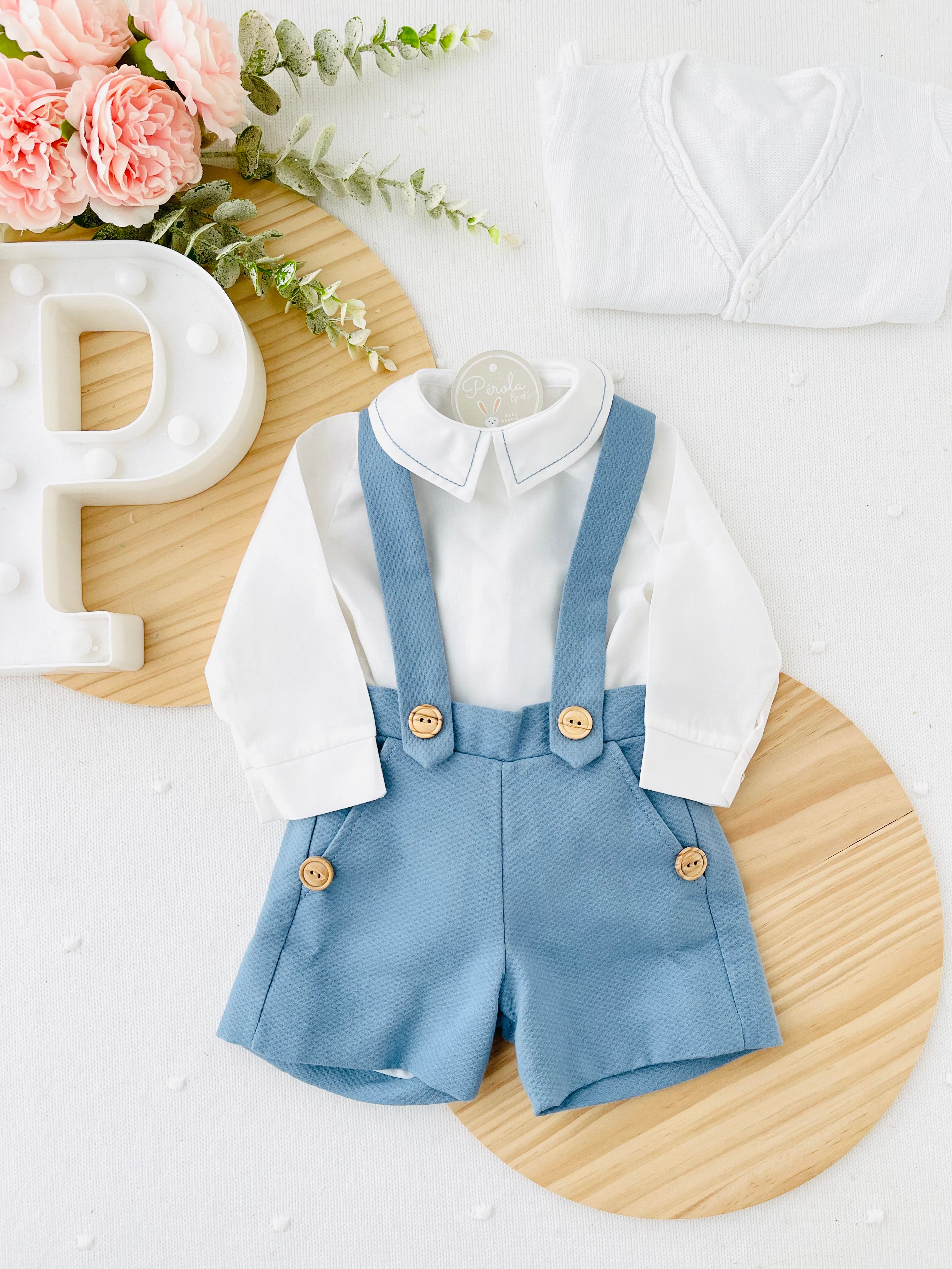 Conjunto menino em azul: camisa e calções