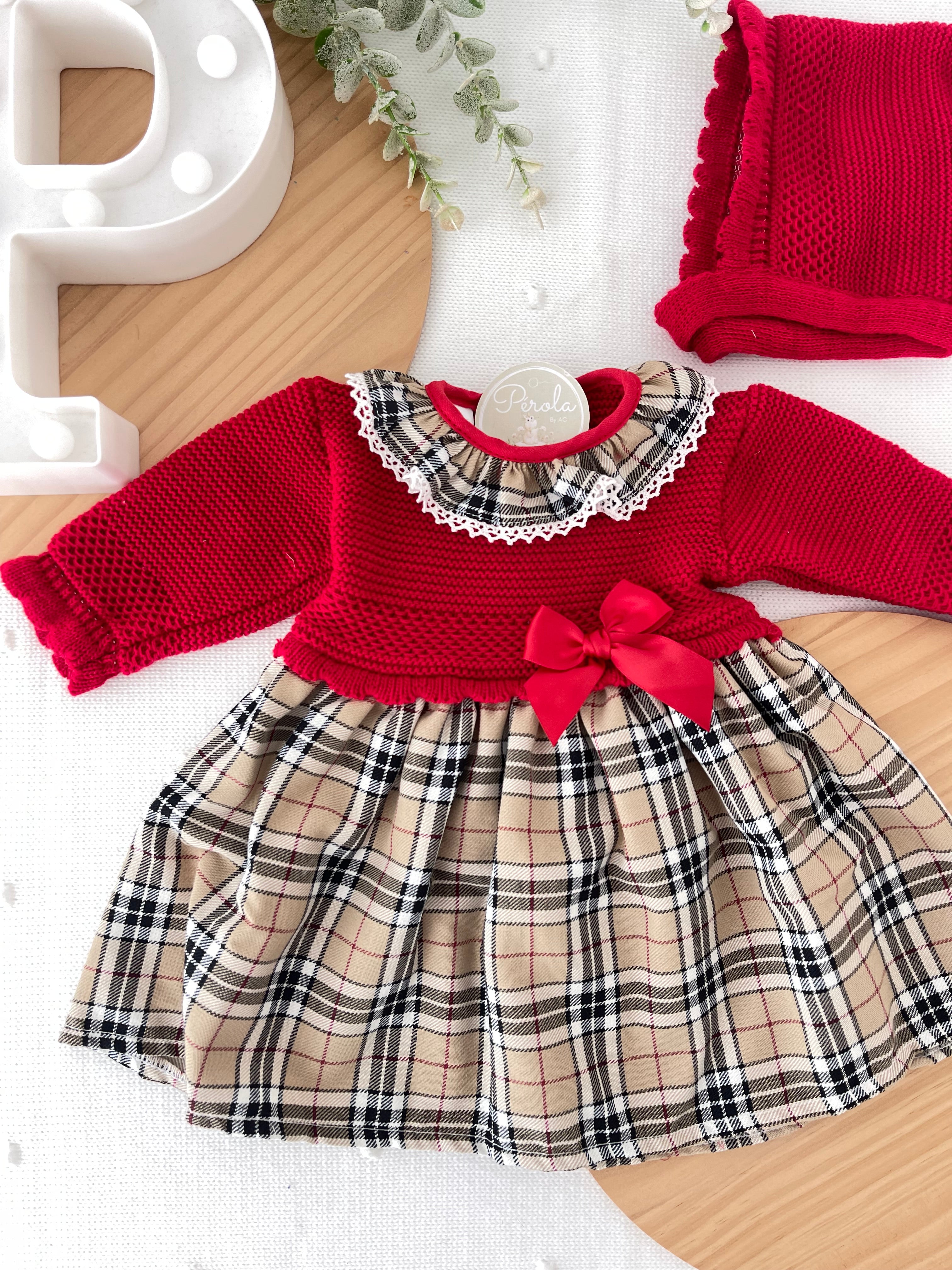 Vestido e touca padrão estilo Burberry