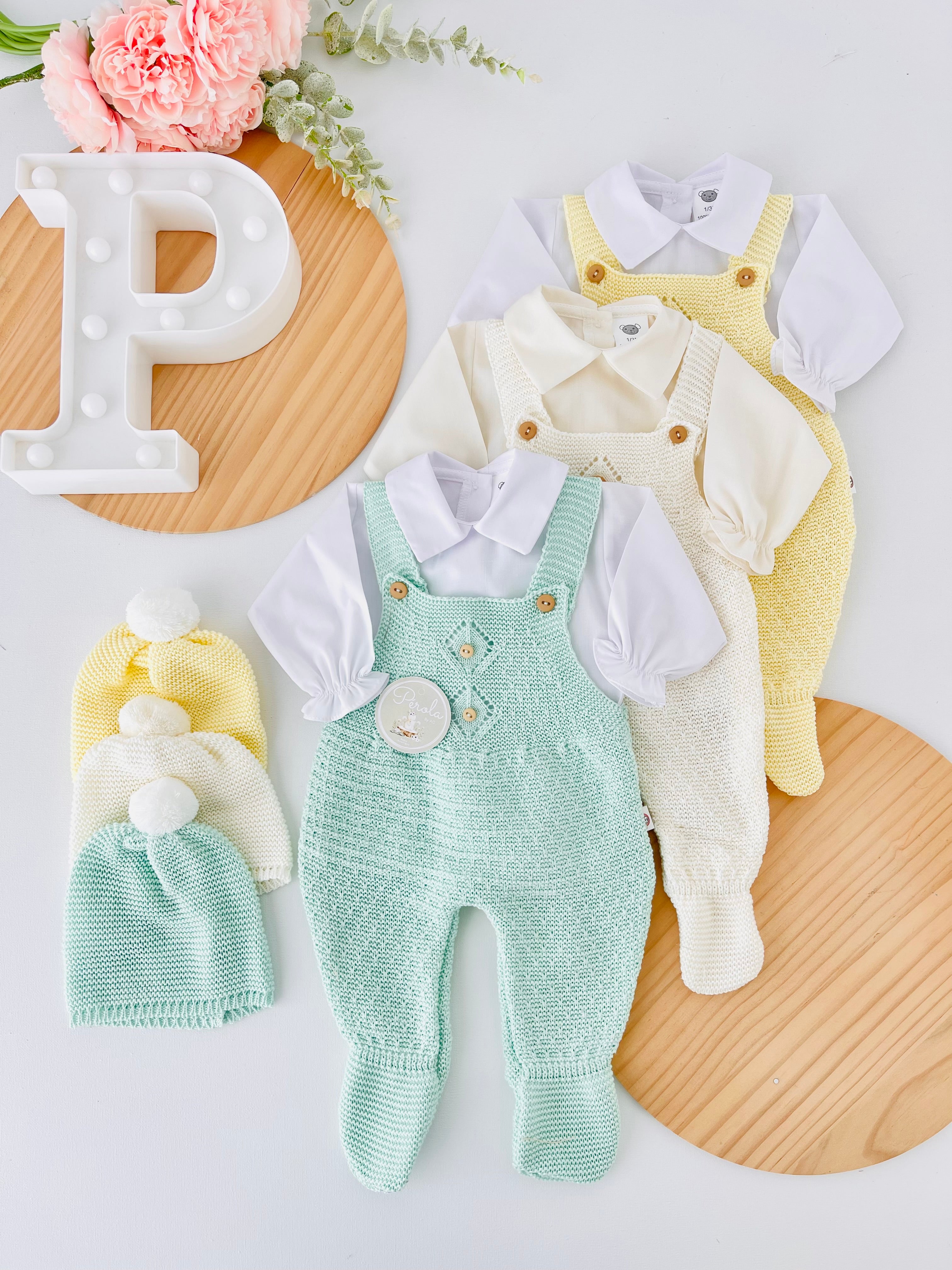 Saída de maternidade: camisa, gorro e jardineiras com pé - 100% algodão