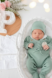 Pack saída de maternidade verde 5 peças: body, calças, jardineiras, camisola e gorro