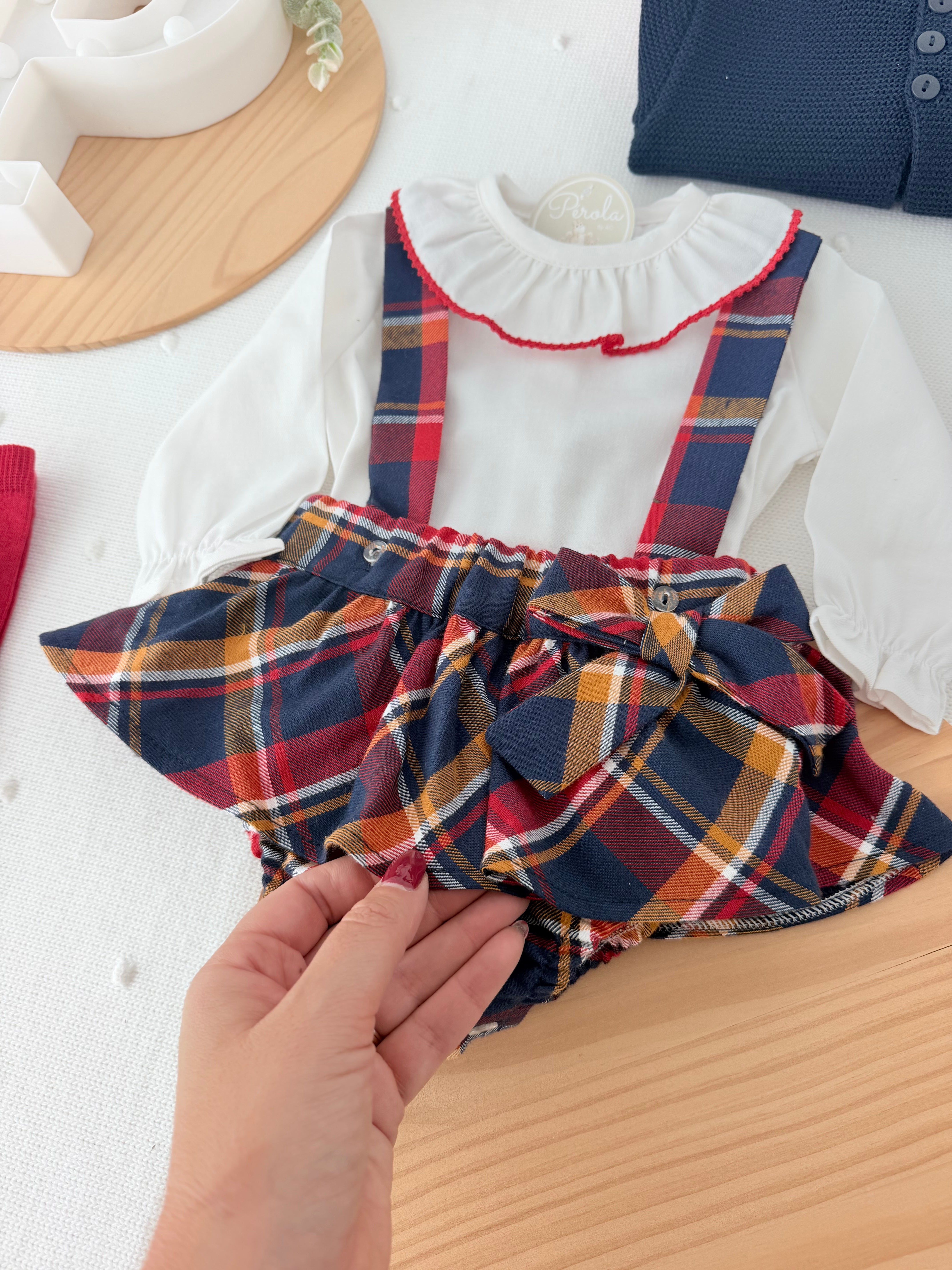 Conjunto encanto em xadrez: fofo e blusa