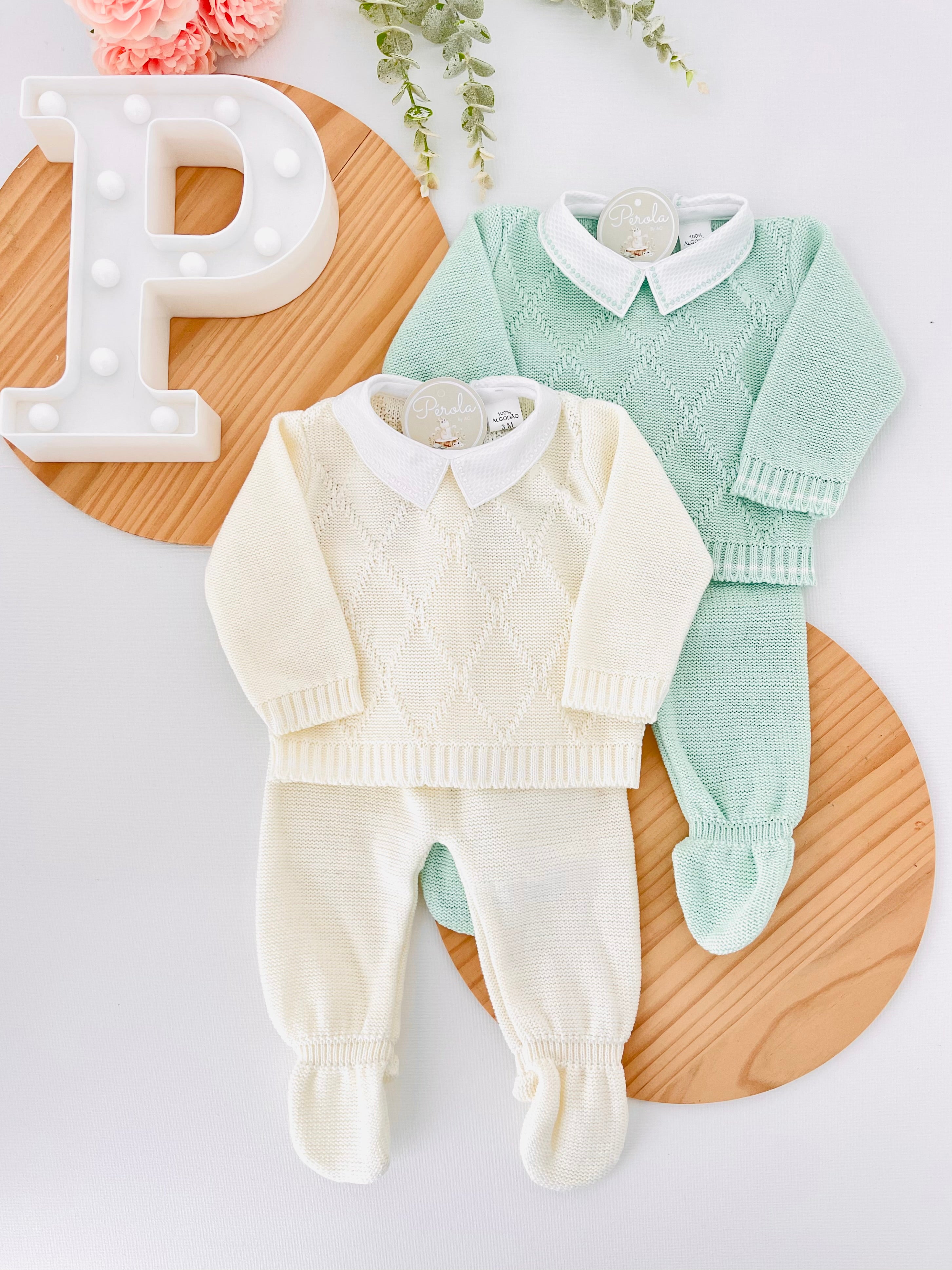 Conjunto losango: camisola com gola de camisa e calças