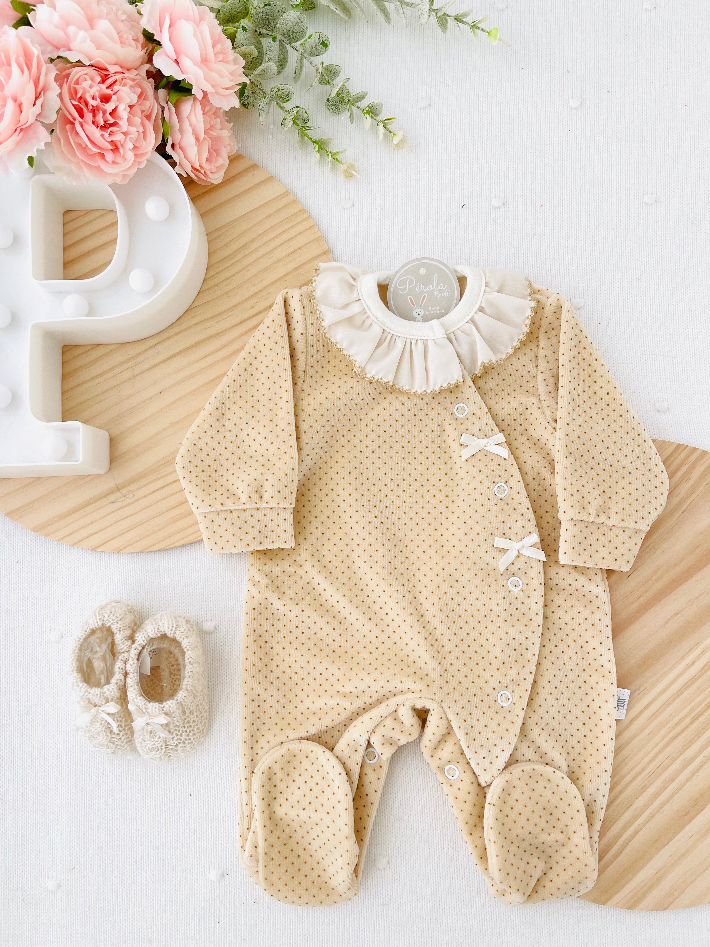 Babygrow pintinhas veludo com golinha