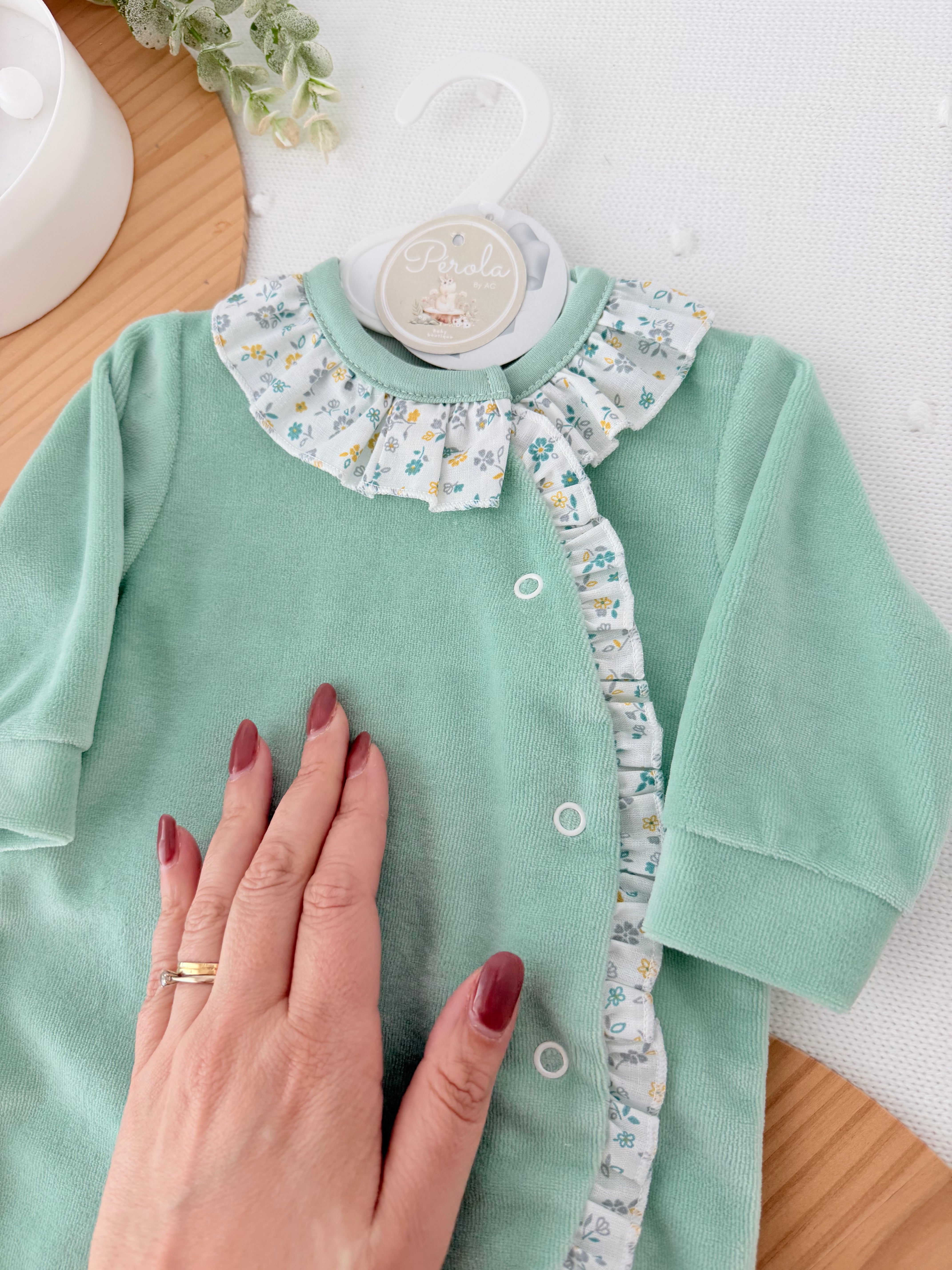 Babygrow tema flores em VELUDO verde
