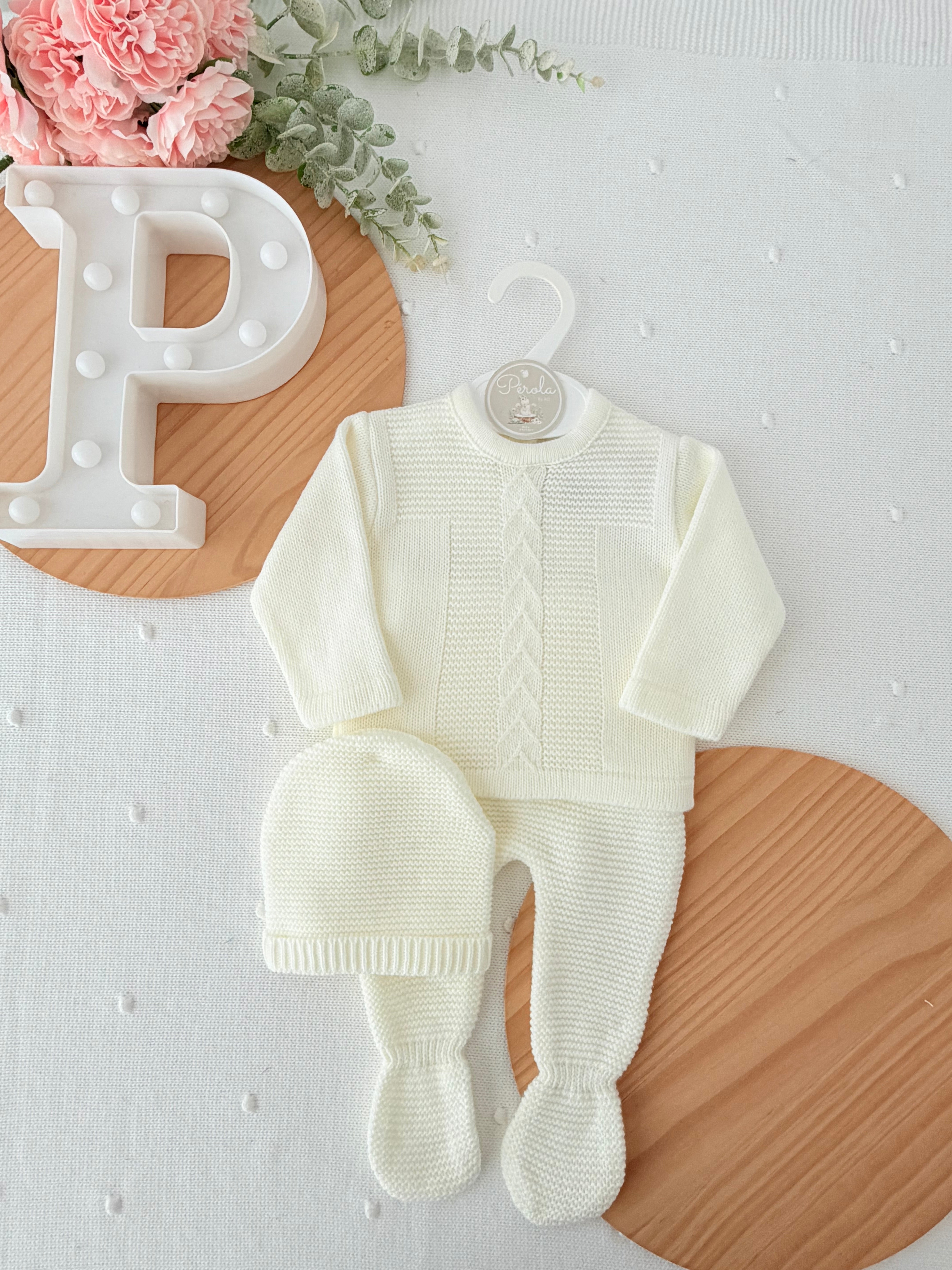 Conjunto tricot sonho : calças, camisola e gorro