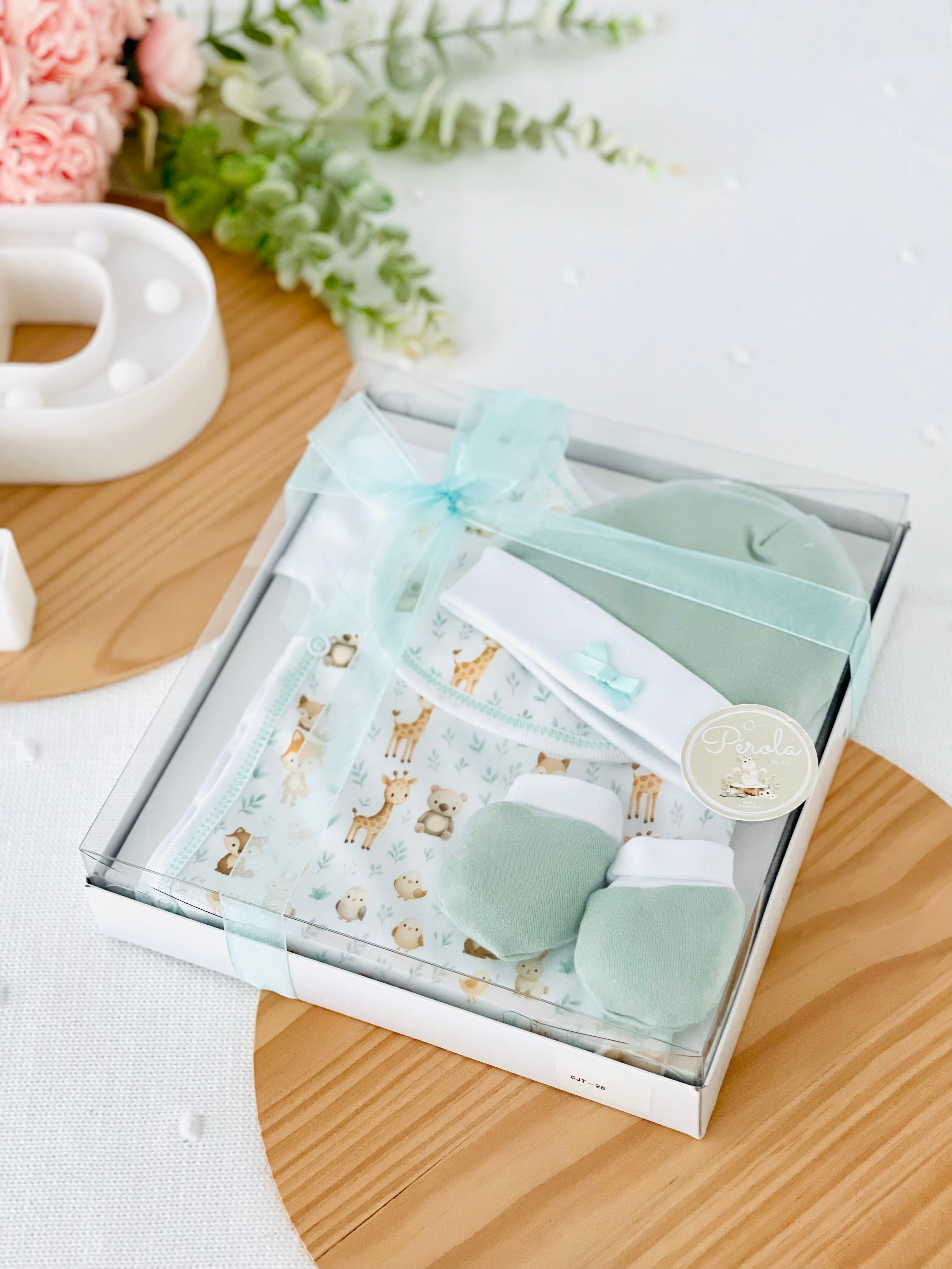 Pack animais amorosos: camisola, calças, gorro, luvas e babete