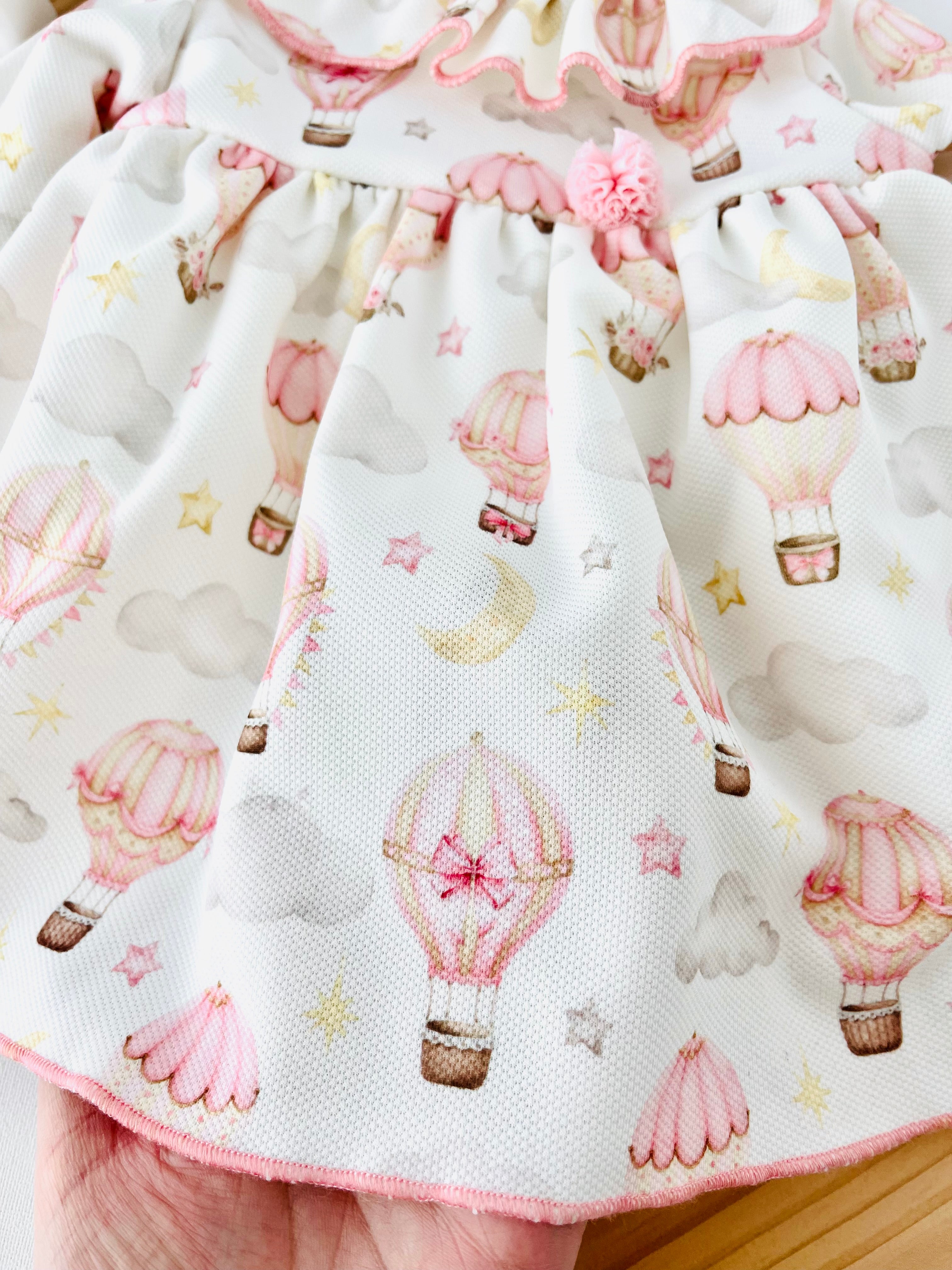 Vestido e laço para o cabelo