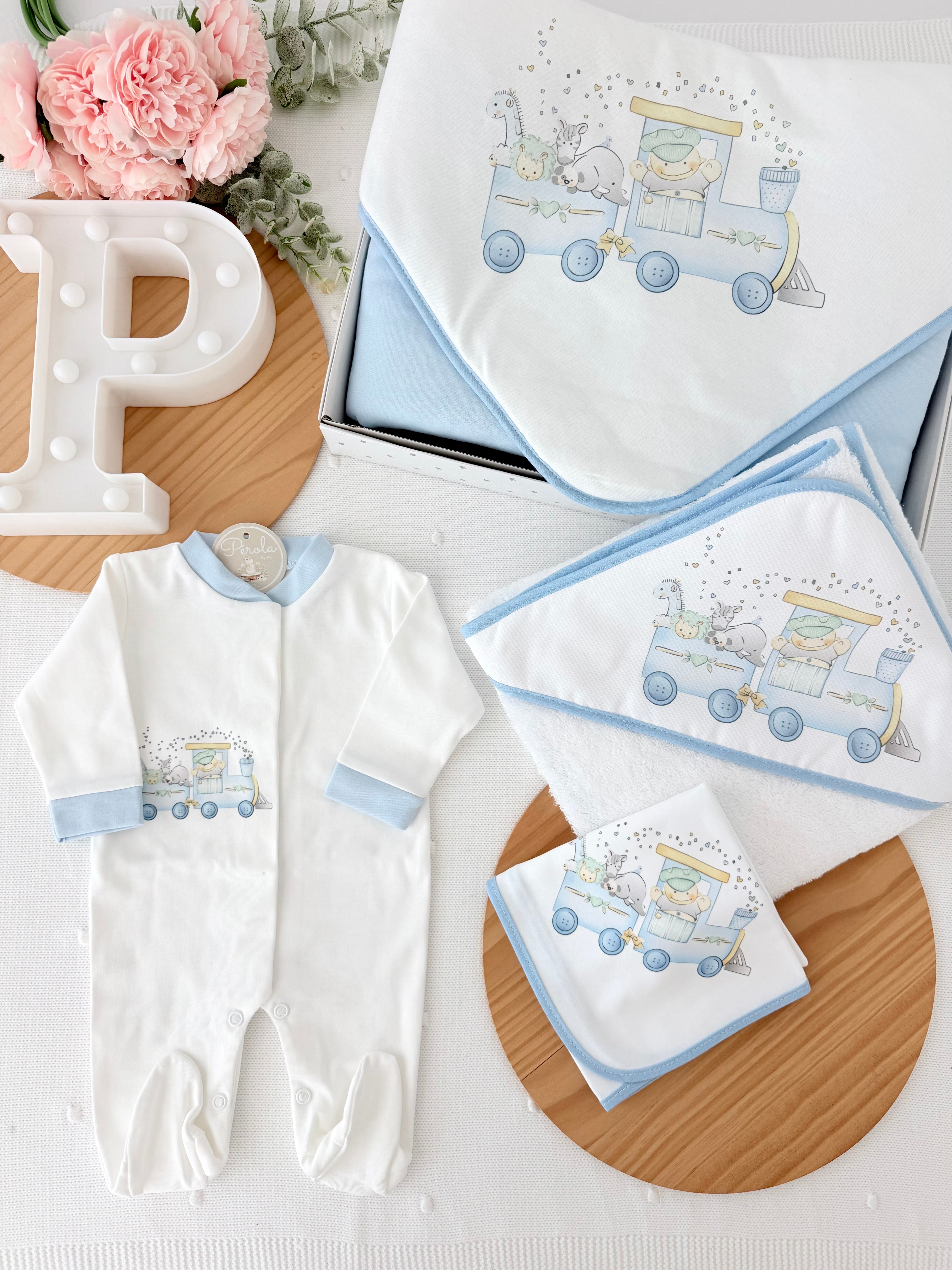 Conjunto enxoval menino- tema comboio 4 peças