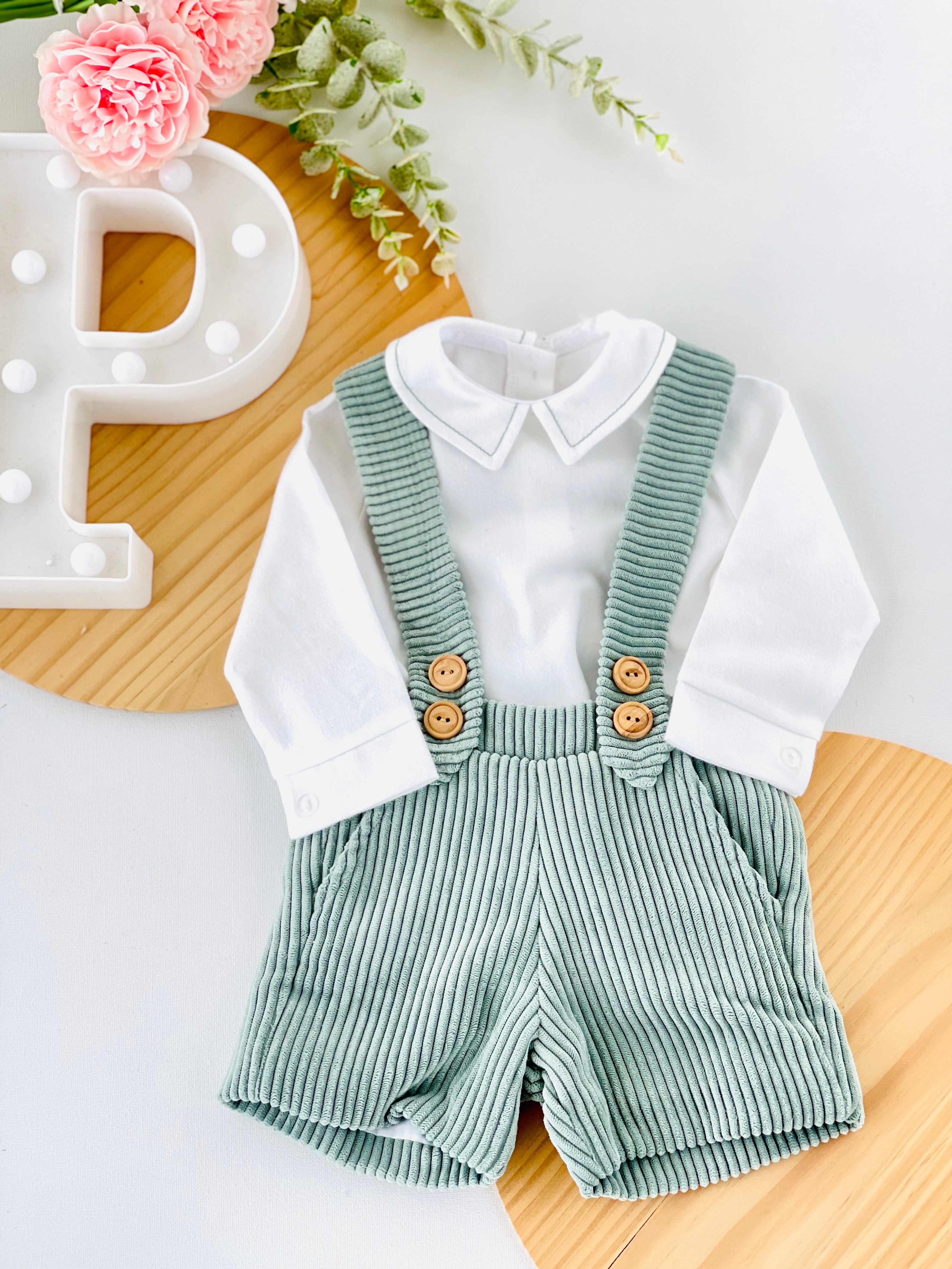 Conjunto elegante menino: calções e camisa em flanela