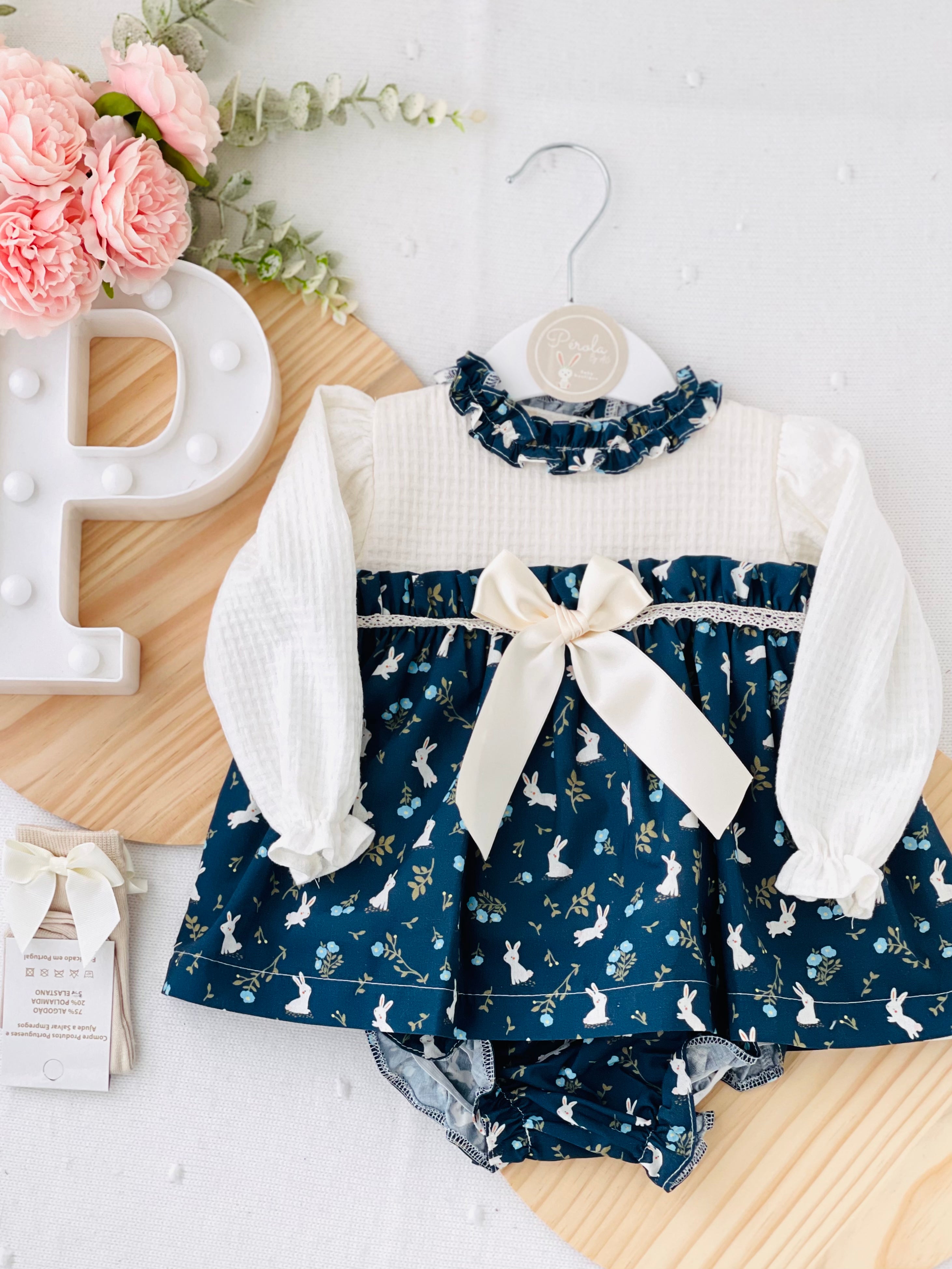 Vestido e tapa fraldas coelhinhos