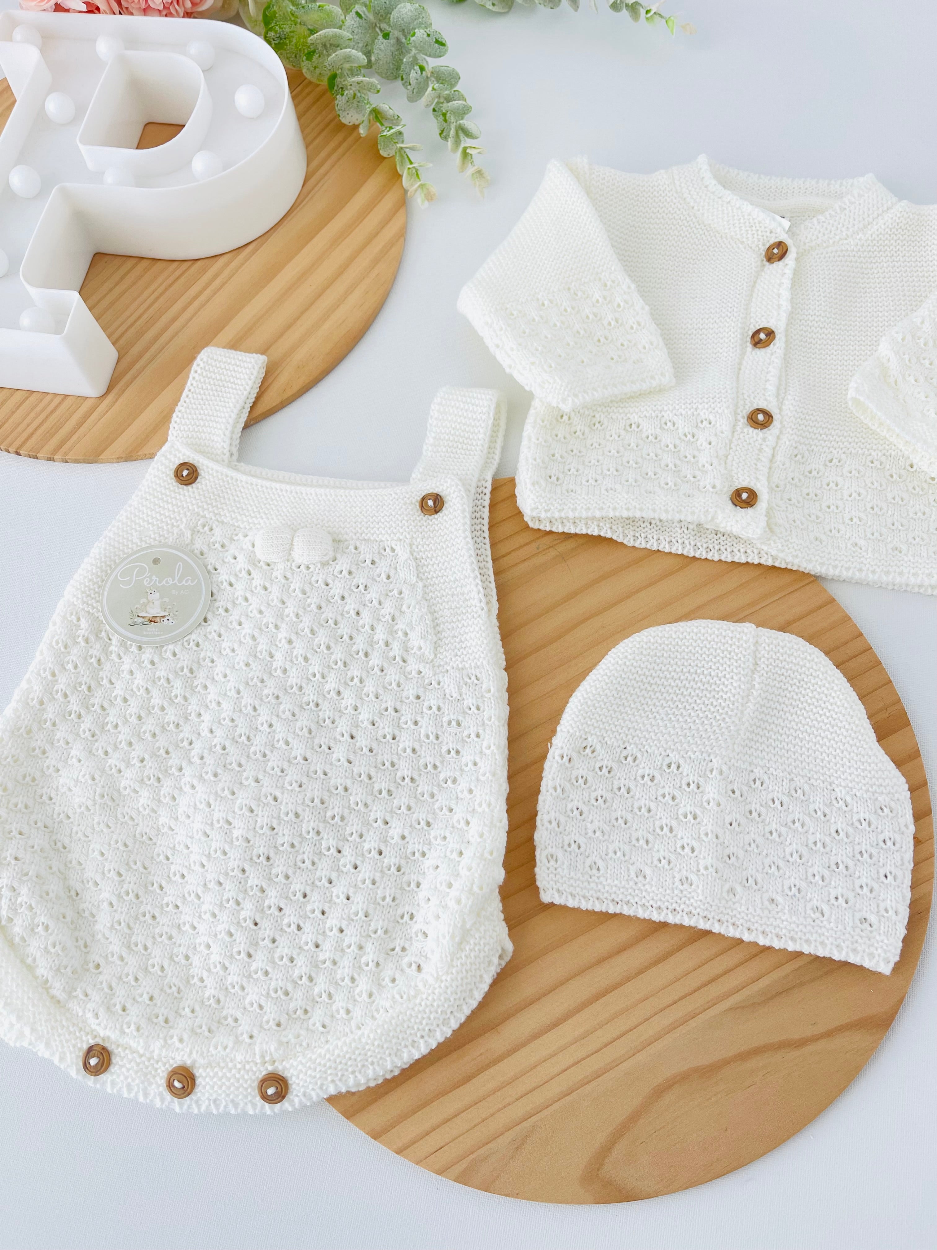 Conjunto Amoroso 3 peças: casaco, fofo e gorro